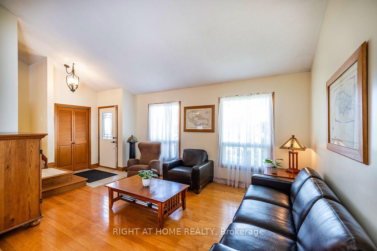 Photo 5 of 1770 Spruce Hill Road, Pickering, Dunbarton — HOMEH