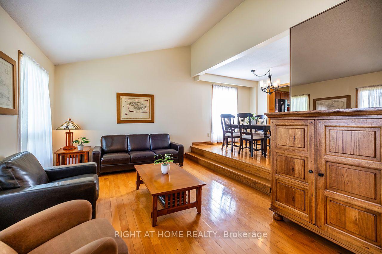 Photo 6 of 1770 Spruce Hill Road, Pickering, Dunbarton — HOMEH