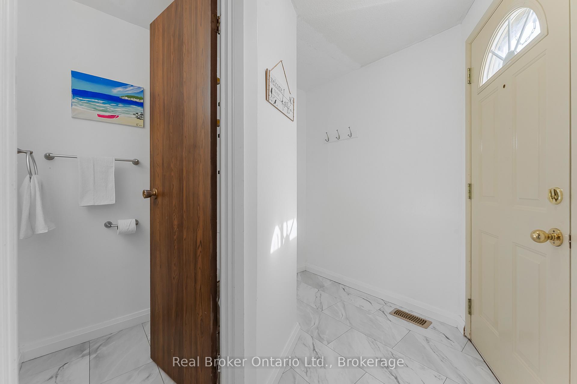 Photo 3 of Unit 8, 5982 Dunn Street, Niagara Falls, Arad/Fallsview — HOMEH
