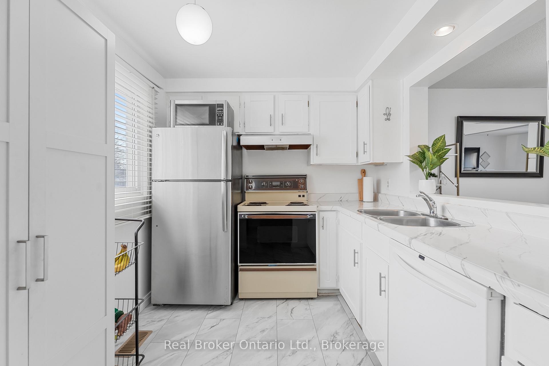 Photo 5 of Unit 8, 5982 Dunn Street, Niagara Falls, Arad/Fallsview — HOMEH