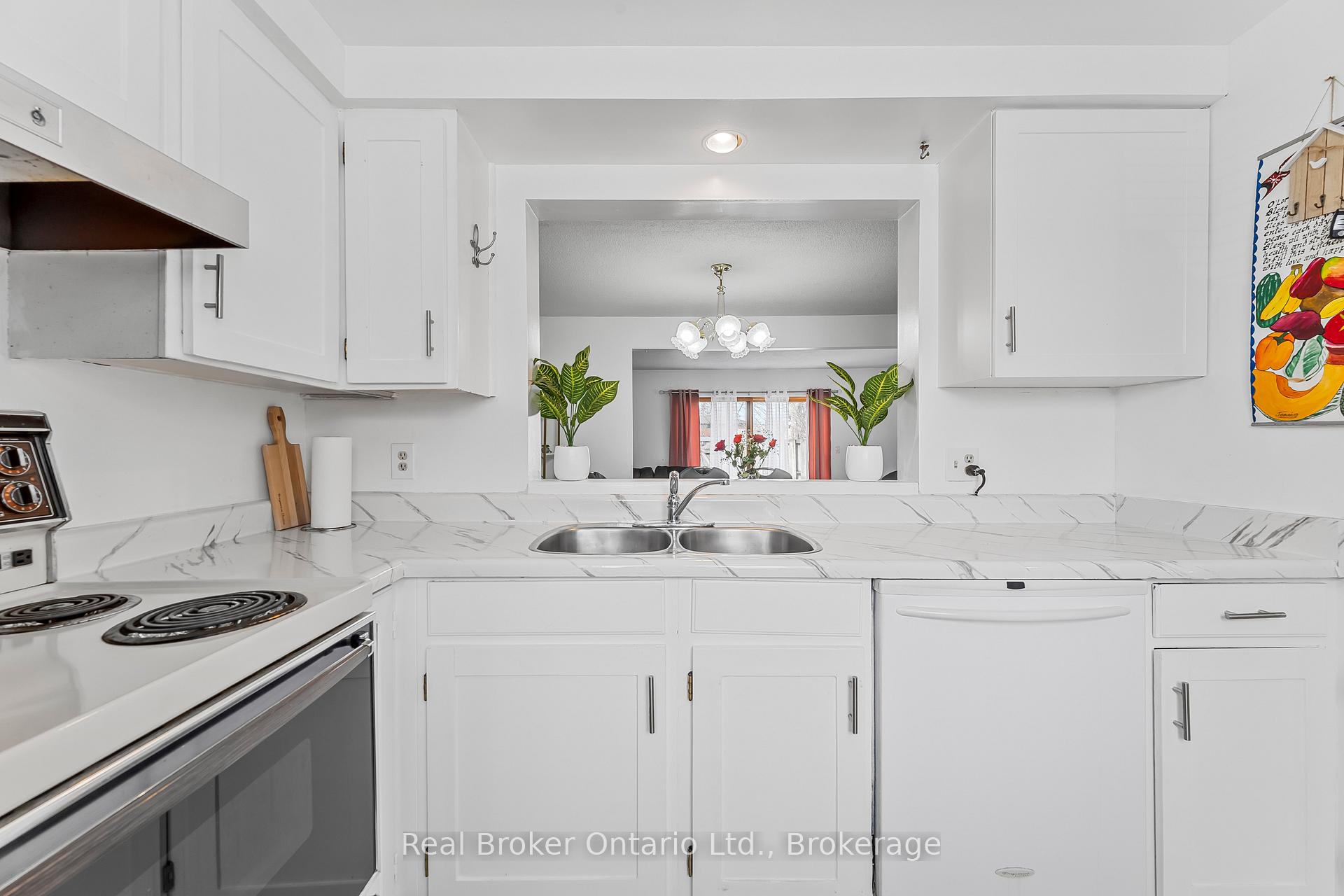 Photo 7 of Unit 8, 5982 Dunn Street, Niagara Falls, Arad/Fallsview — HOMEH
