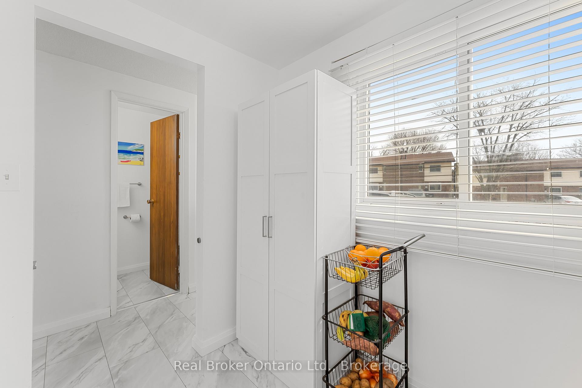 Photo 8 of Unit 8, 5982 Dunn Street, Niagara Falls, Arad/Fallsview — HOMEH