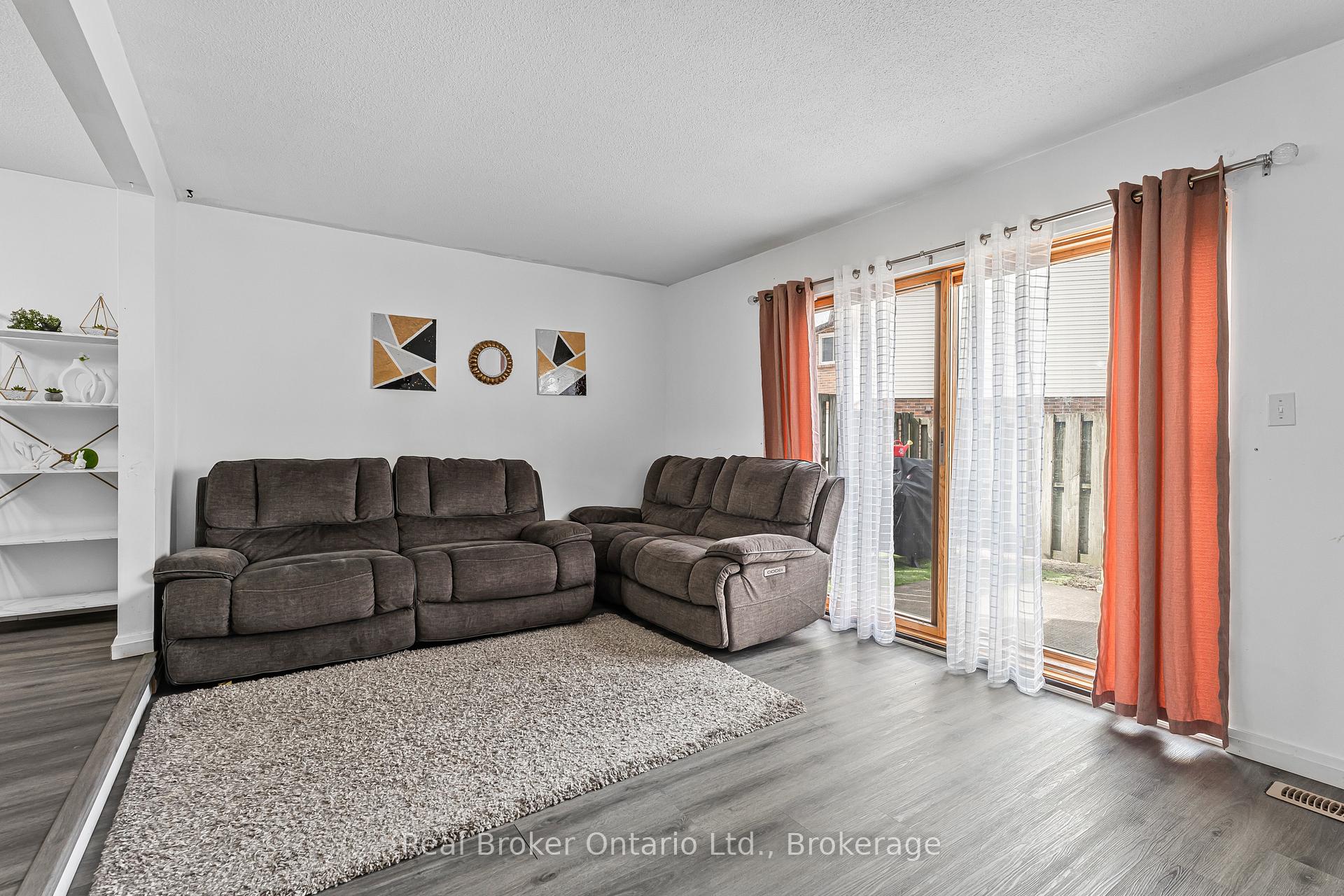 Photo 13 of Unit 8, 5982 Dunn Street, Niagara Falls, Arad/Fallsview — HOMEH