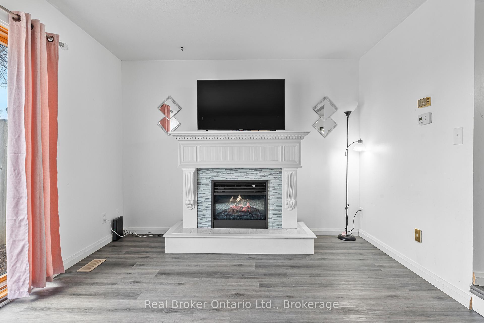 Photo 15 of Unit 8, 5982 Dunn Street, Niagara Falls, Arad/Fallsview — HOMEH