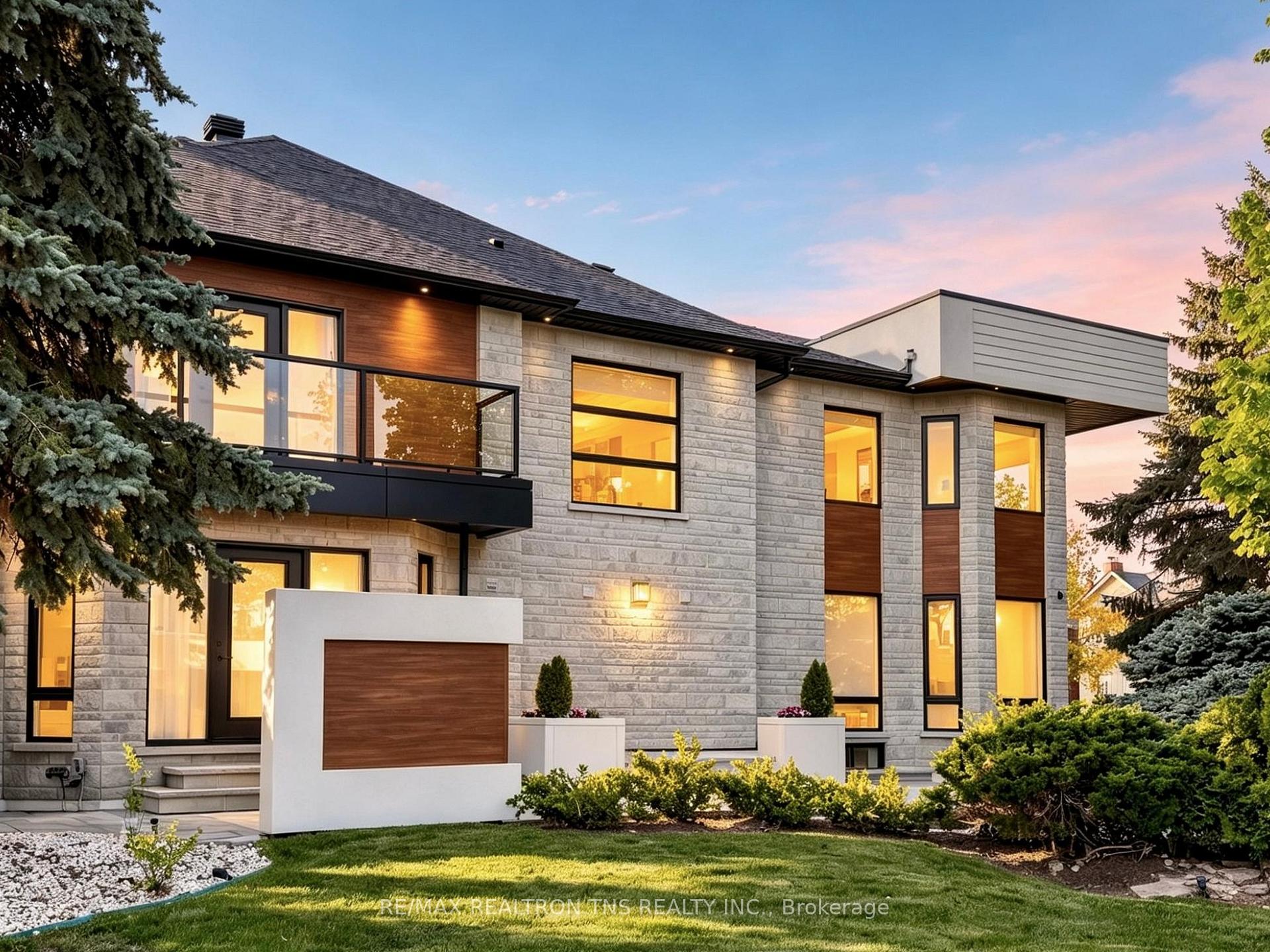 Photo 3 of 2 Eastgate Crescent, Richmond Hill, Bayview Hill — HOMEH