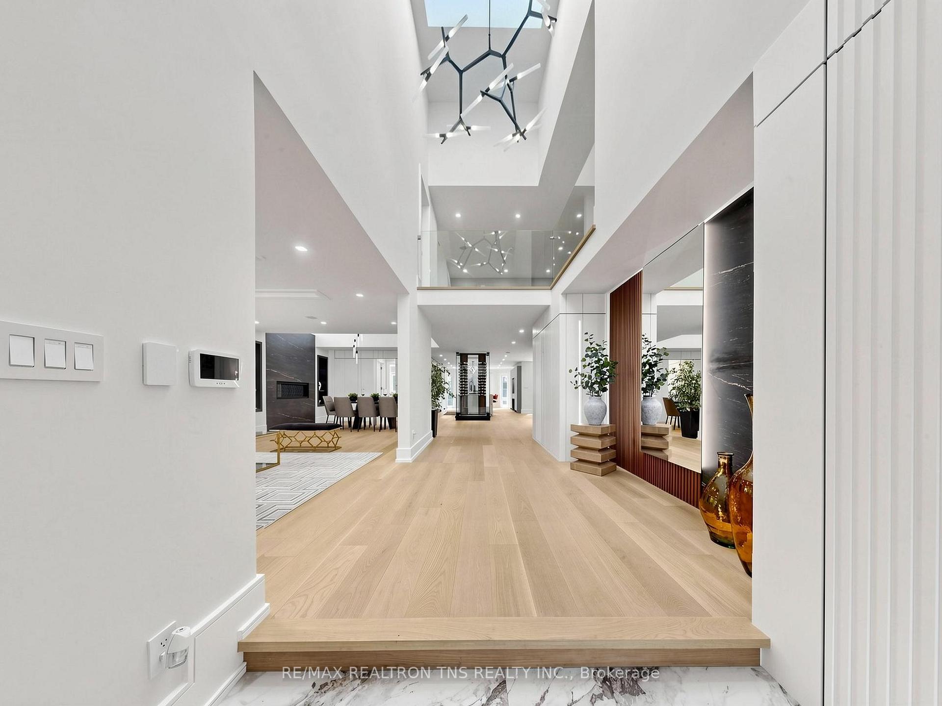 Photo 5 of 2 Eastgate Crescent, Richmond Hill, Bayview Hill — HOMEH