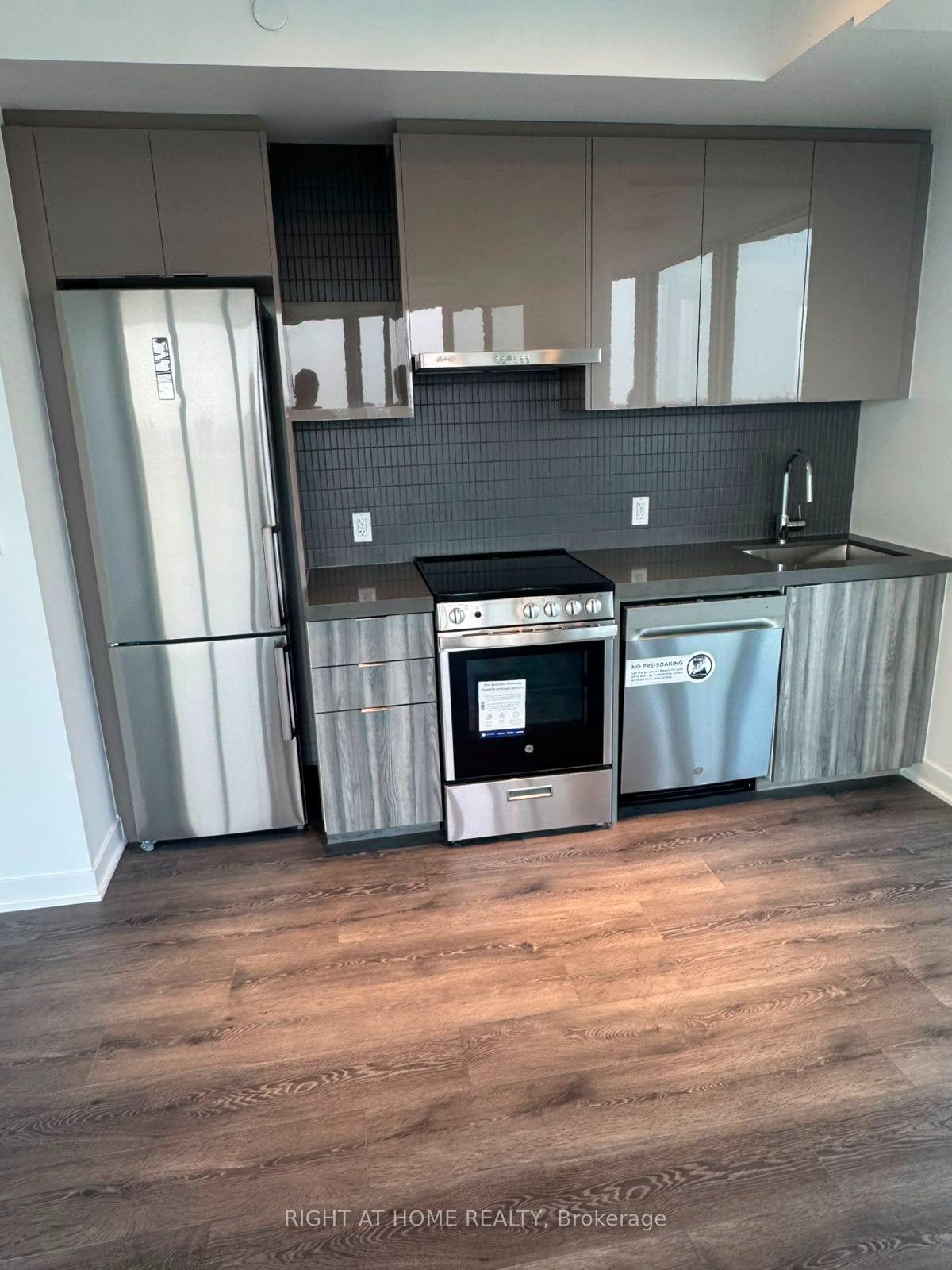 Photo 5 of Unit 1704, 10 Flavelle Trail, Vaughan, Steeles West Industrial — HOMEH