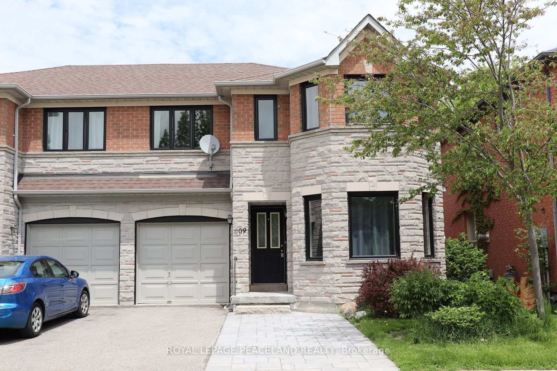 Photo 1 of 609 Walpole Crescent, Newmarket, Stonehaven-Wyndham — HOMEH