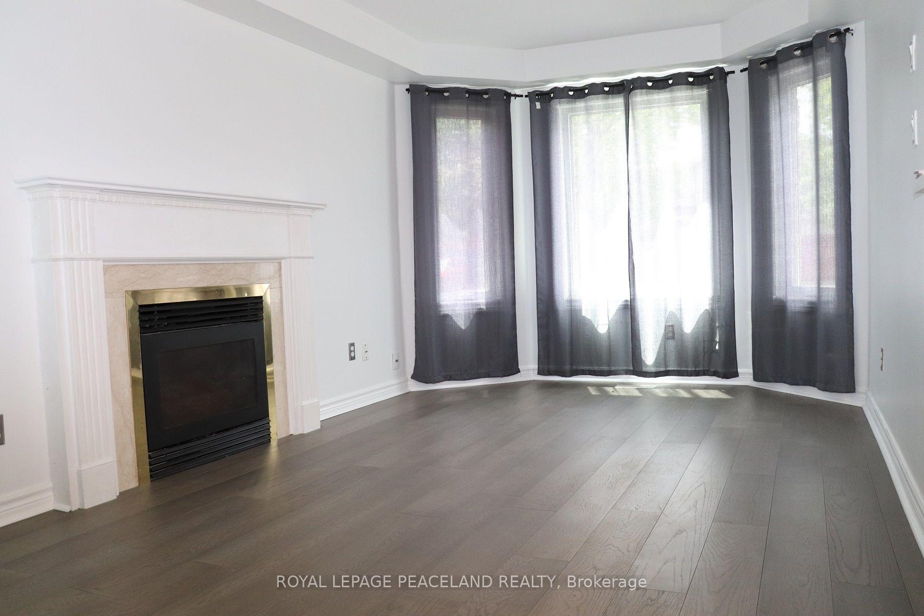 Photo 2 of 609 Walpole Crescent, Newmarket, Stonehaven-Wyndham — HOMEH