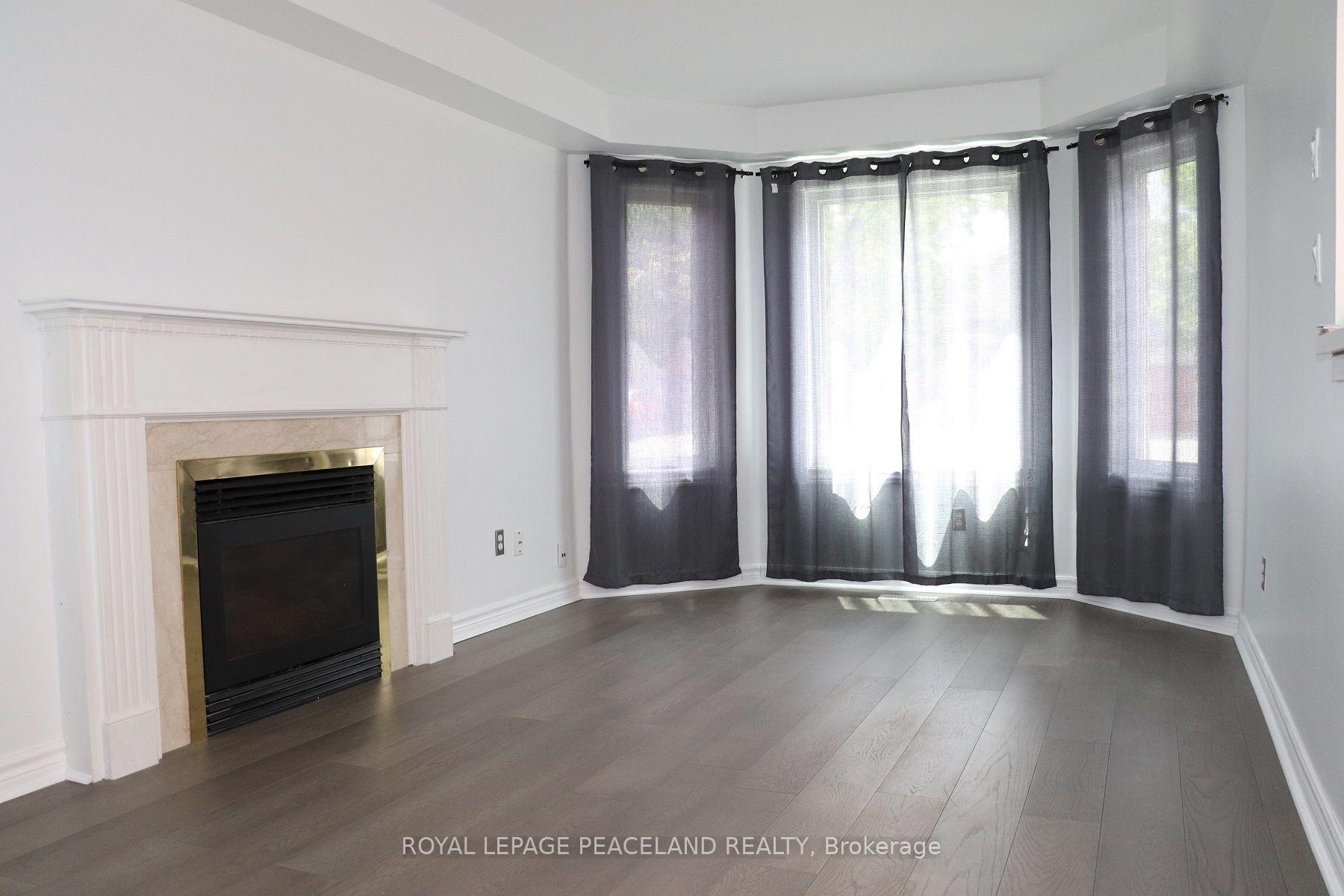 Photo 3 of 609 Walpole Crescent, Newmarket, Stonehaven-Wyndham — HOMEH