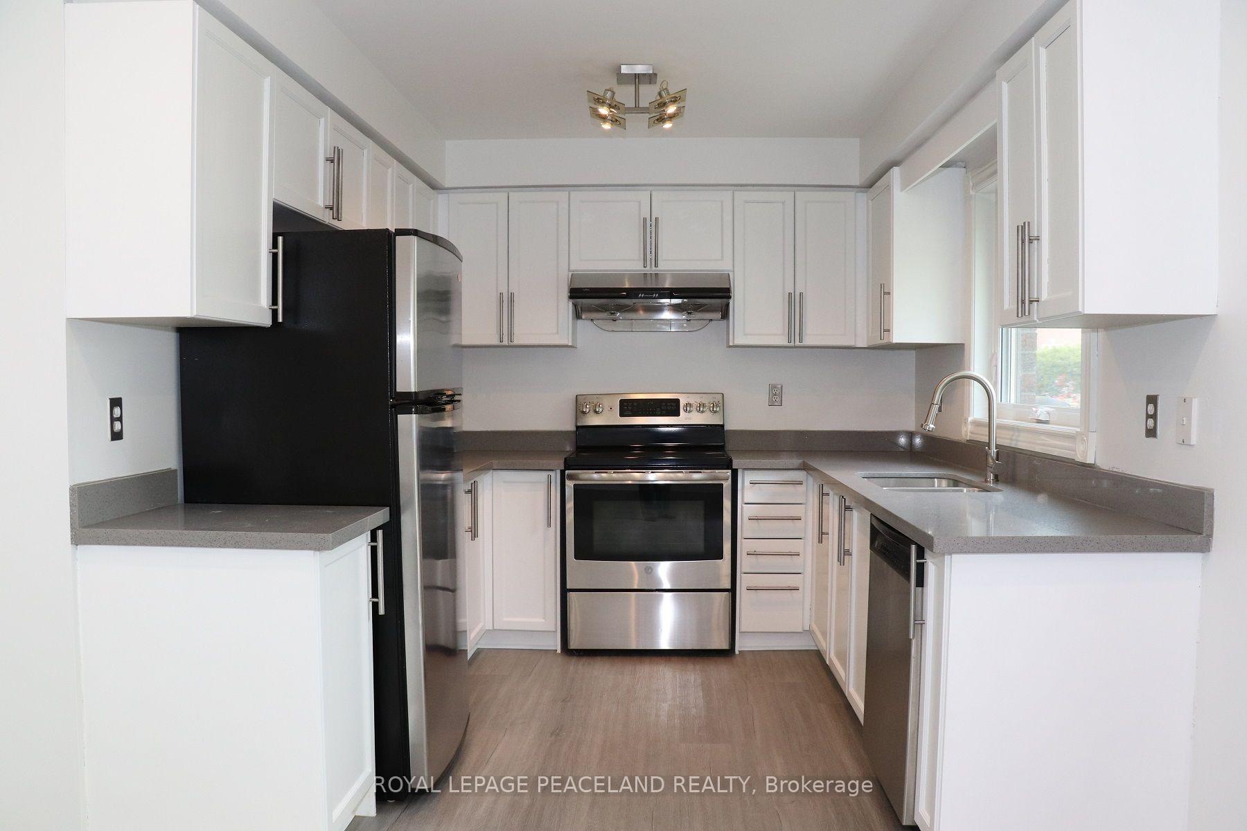 Photo 4 of 609 Walpole Crescent, Newmarket, Stonehaven-Wyndham — HOMEH