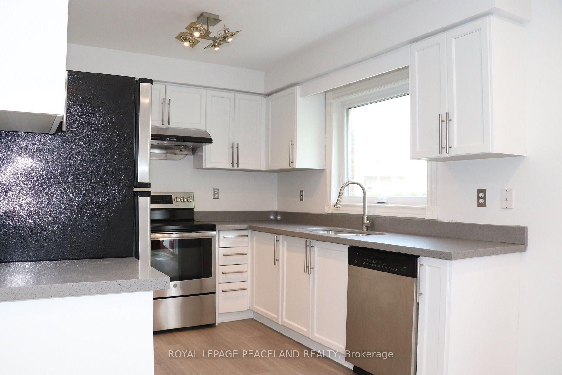 Photo 5 of 609 Walpole Crescent, Newmarket, Stonehaven-Wyndham — HOMEH