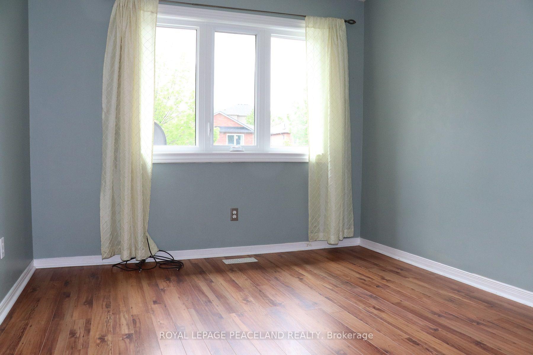 Photo 13 of 609 Walpole Crescent, Newmarket, Stonehaven-Wyndham — HOMEH