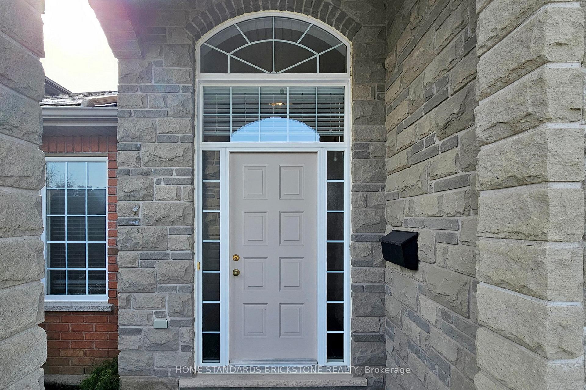 Photo 3 of 412 Autumn Crescent, Welland, West Welland — HOMEH