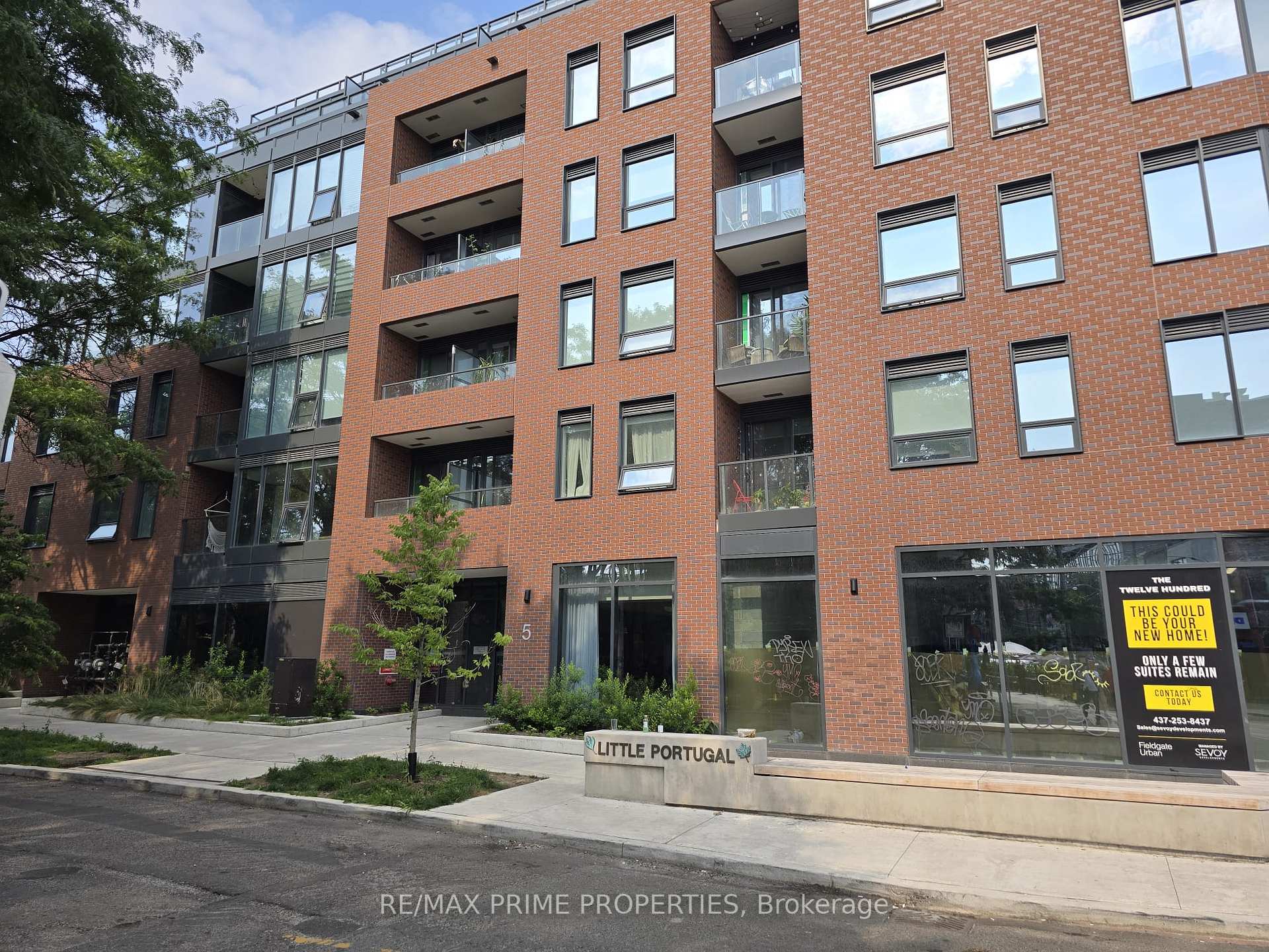 Photo 1 of 5 Lakeview Avenue, Toronto, Trinity-Bellwoods — HOMEH