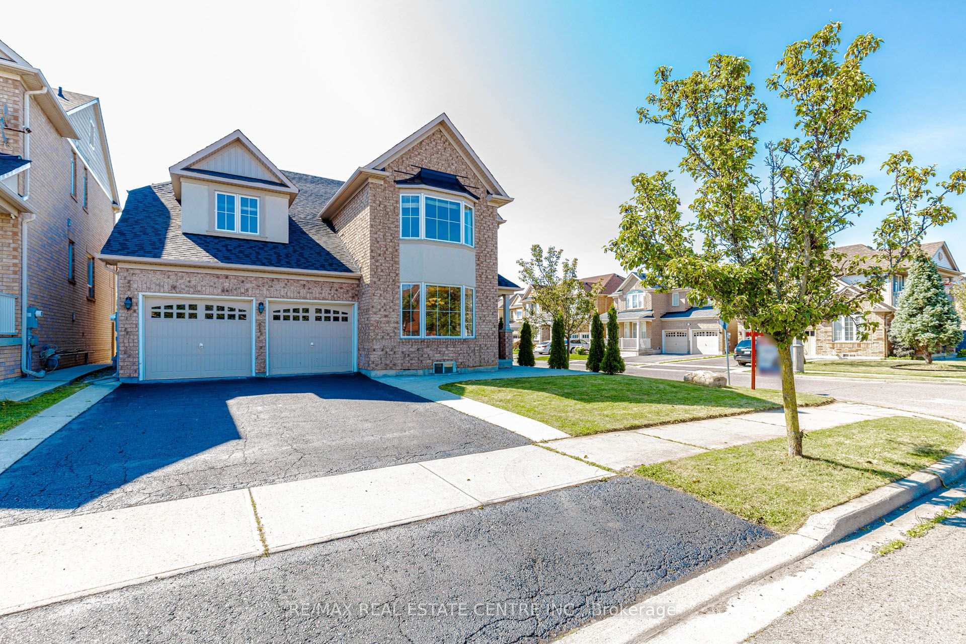 Photo 2 of 14 Alboreto Way, Brampton, Credit Valley — HOMEH