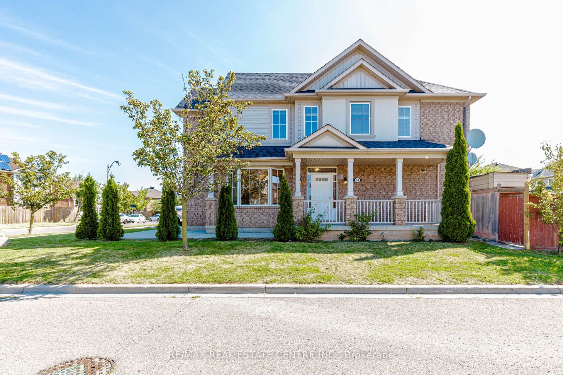 Photo 3 of 14 Alboreto Way, Brampton, Credit Valley — HOMEH