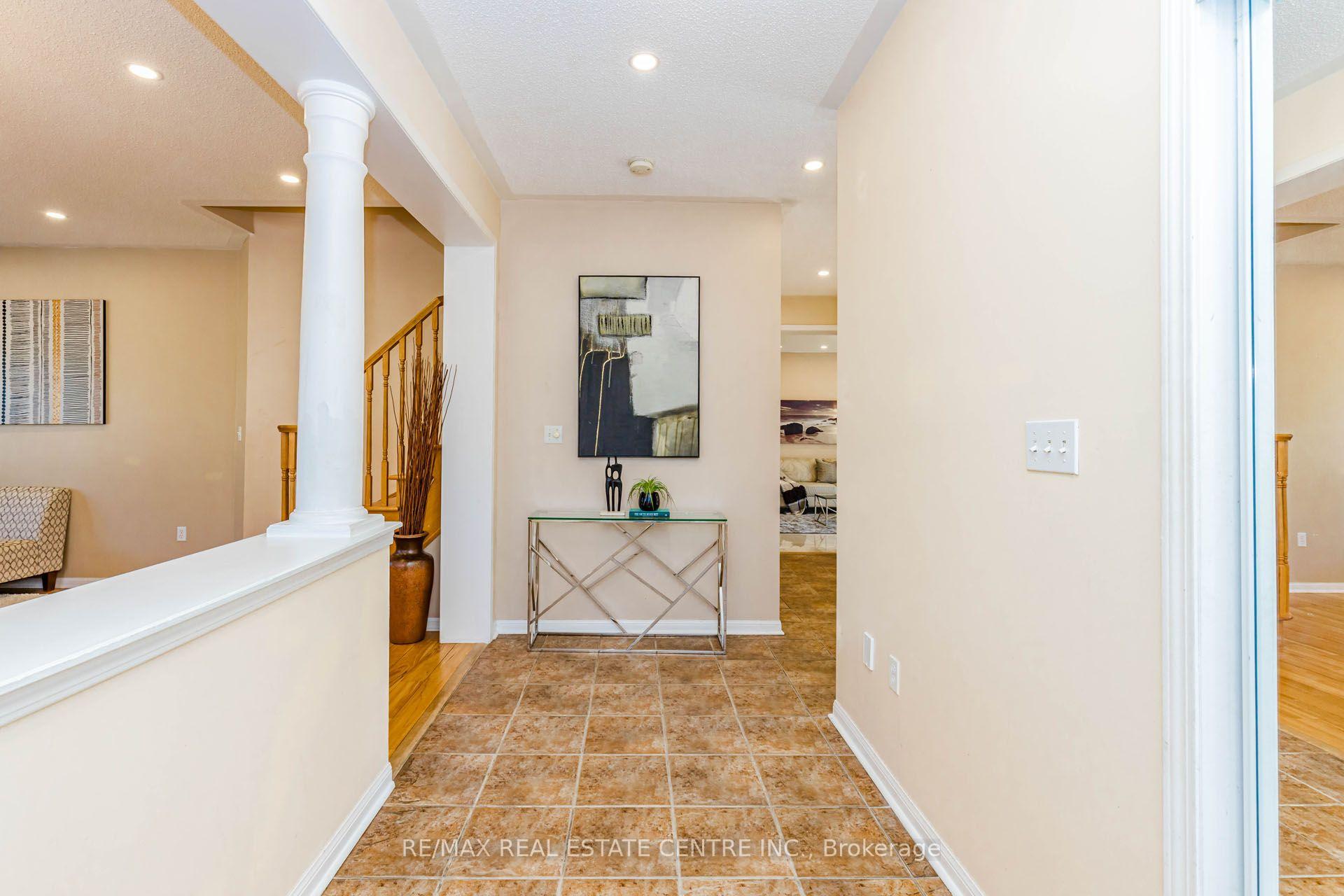 Photo 4 of 14 Alboreto Way, Brampton, Credit Valley — HOMEH