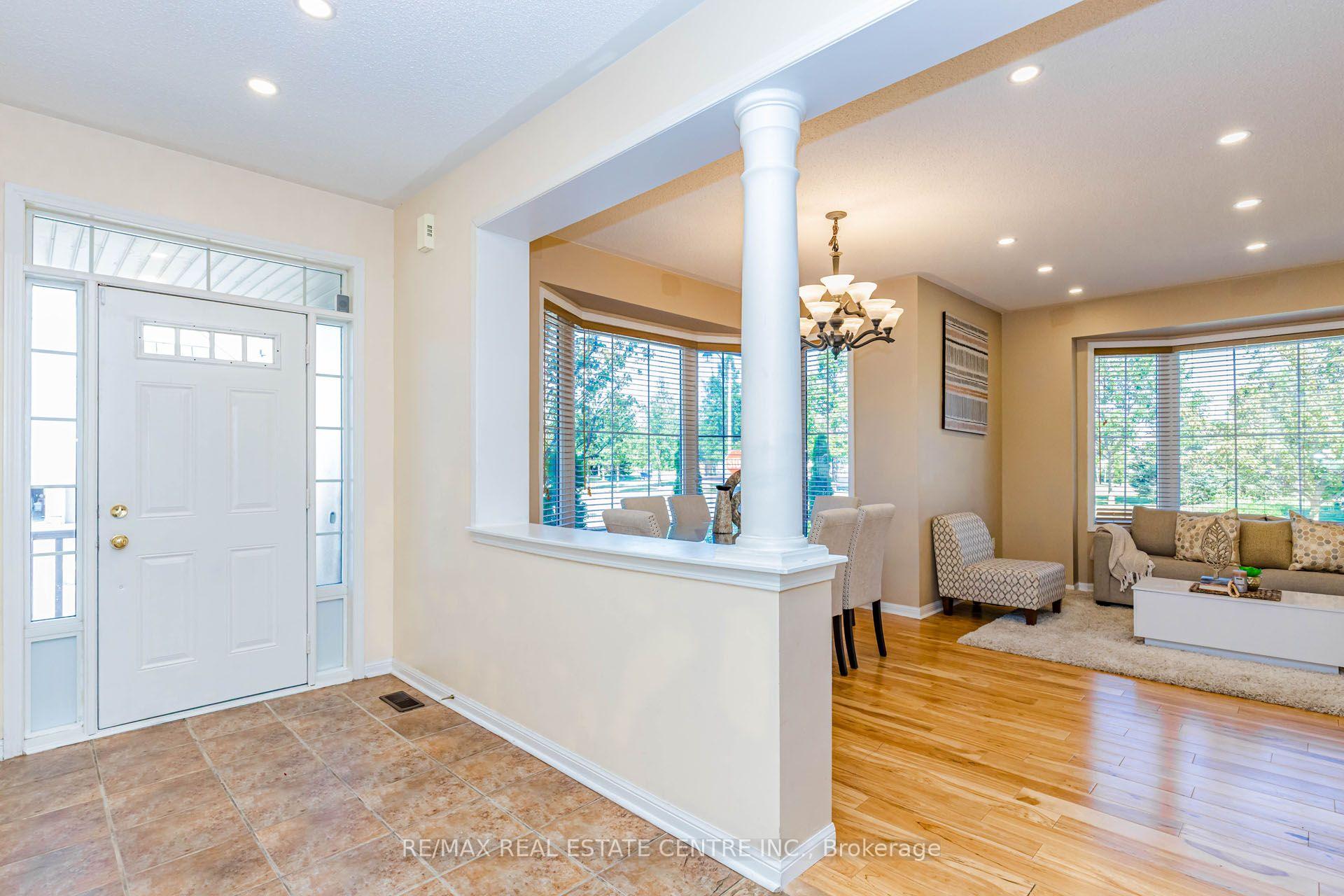 Photo 5 of 14 Alboreto Way, Brampton, Credit Valley — HOMEH