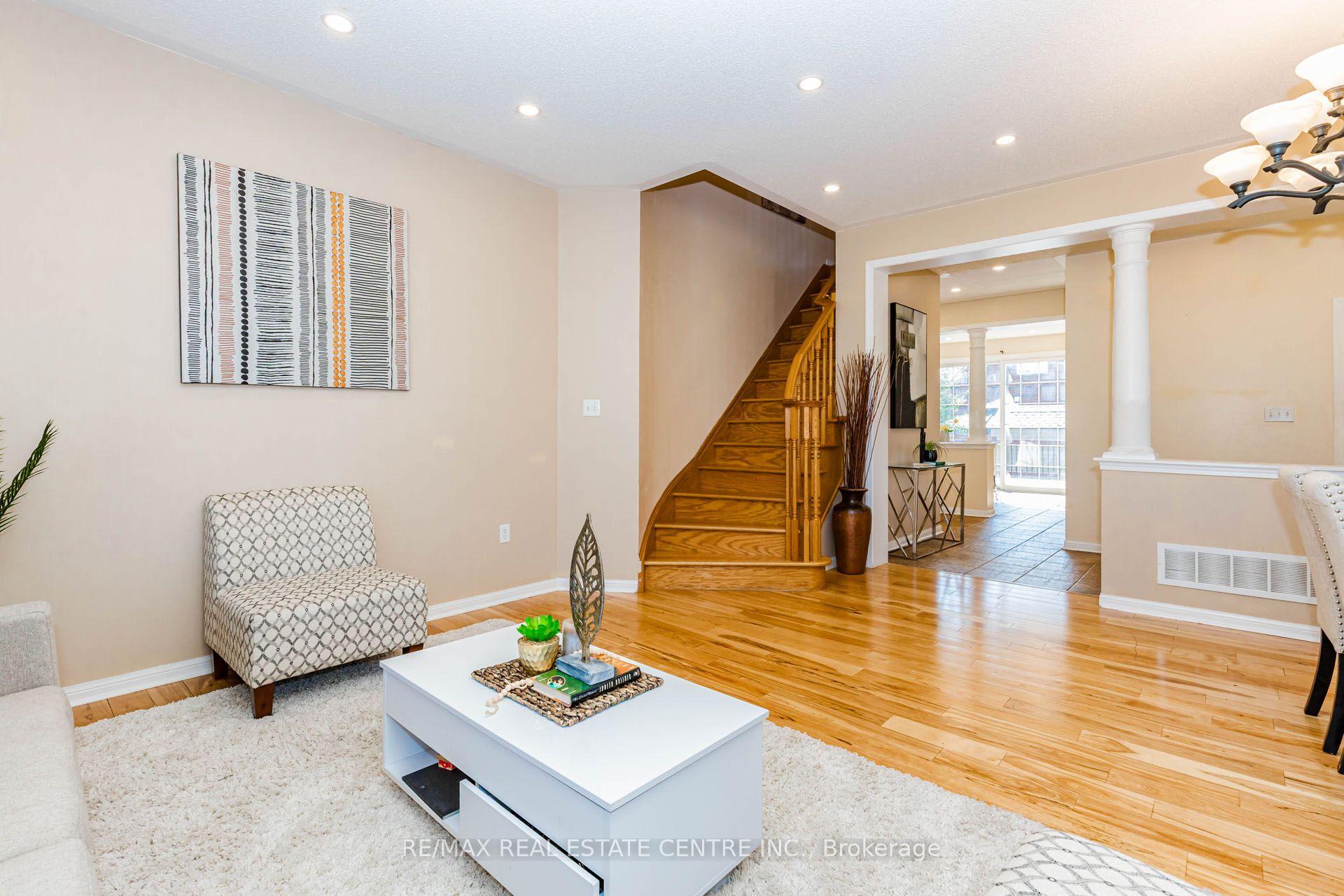 Photo 10 of 14 Alboreto Way, Brampton, Credit Valley — HOMEH