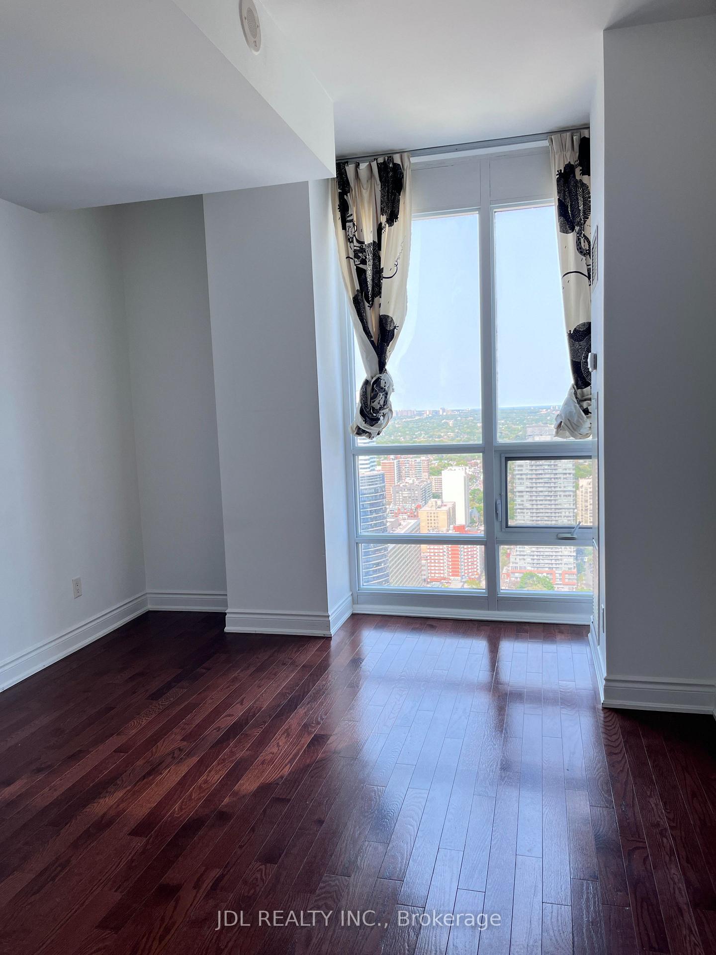 Photo 9 of Unit 4403, 761 Bay Street, Toronto, Bay Street Corridor — HOMEH