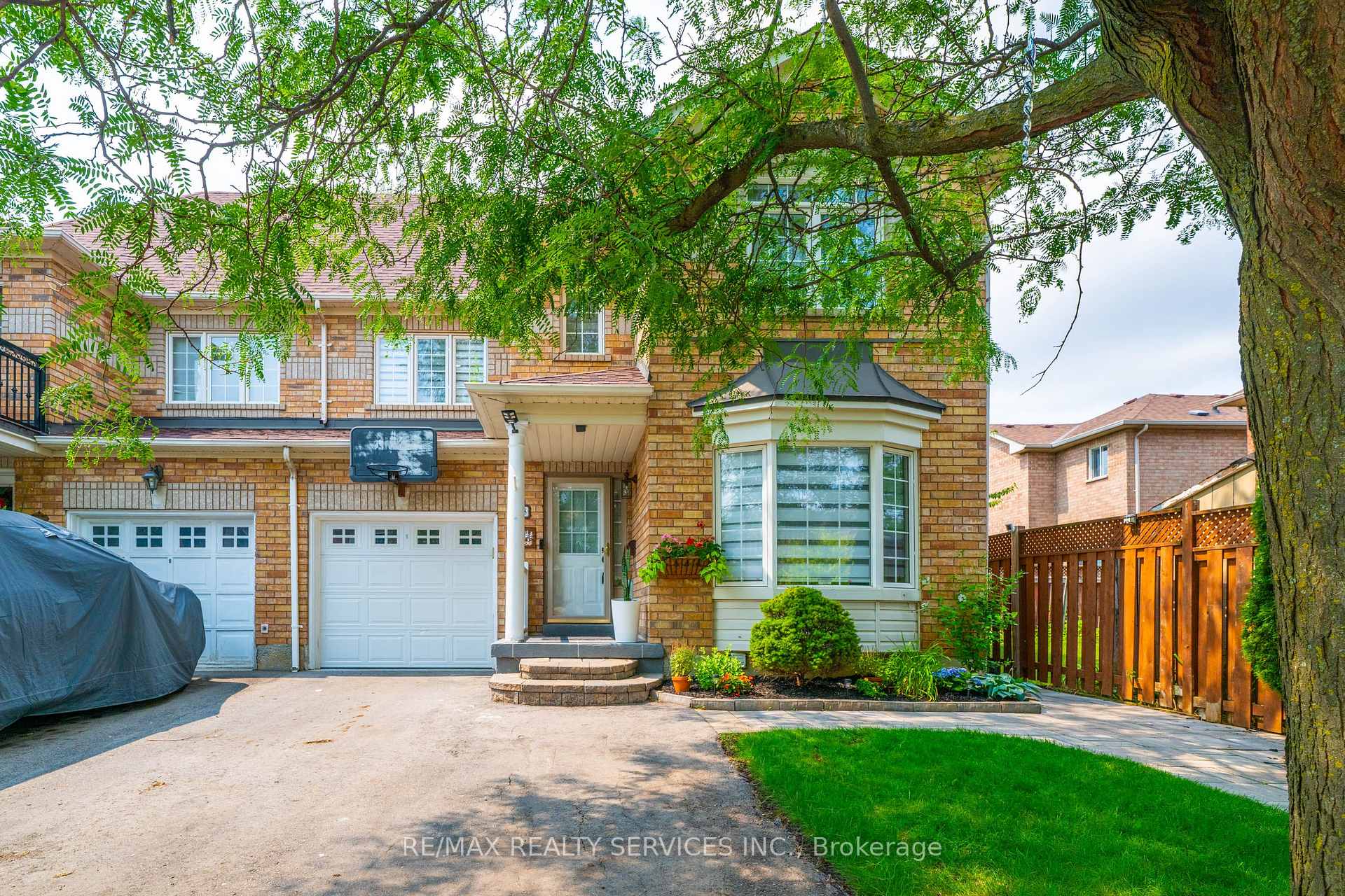Photo 2 of 128 Seaside Circle, Brampton, Sandringham-Wellington — HOMEH