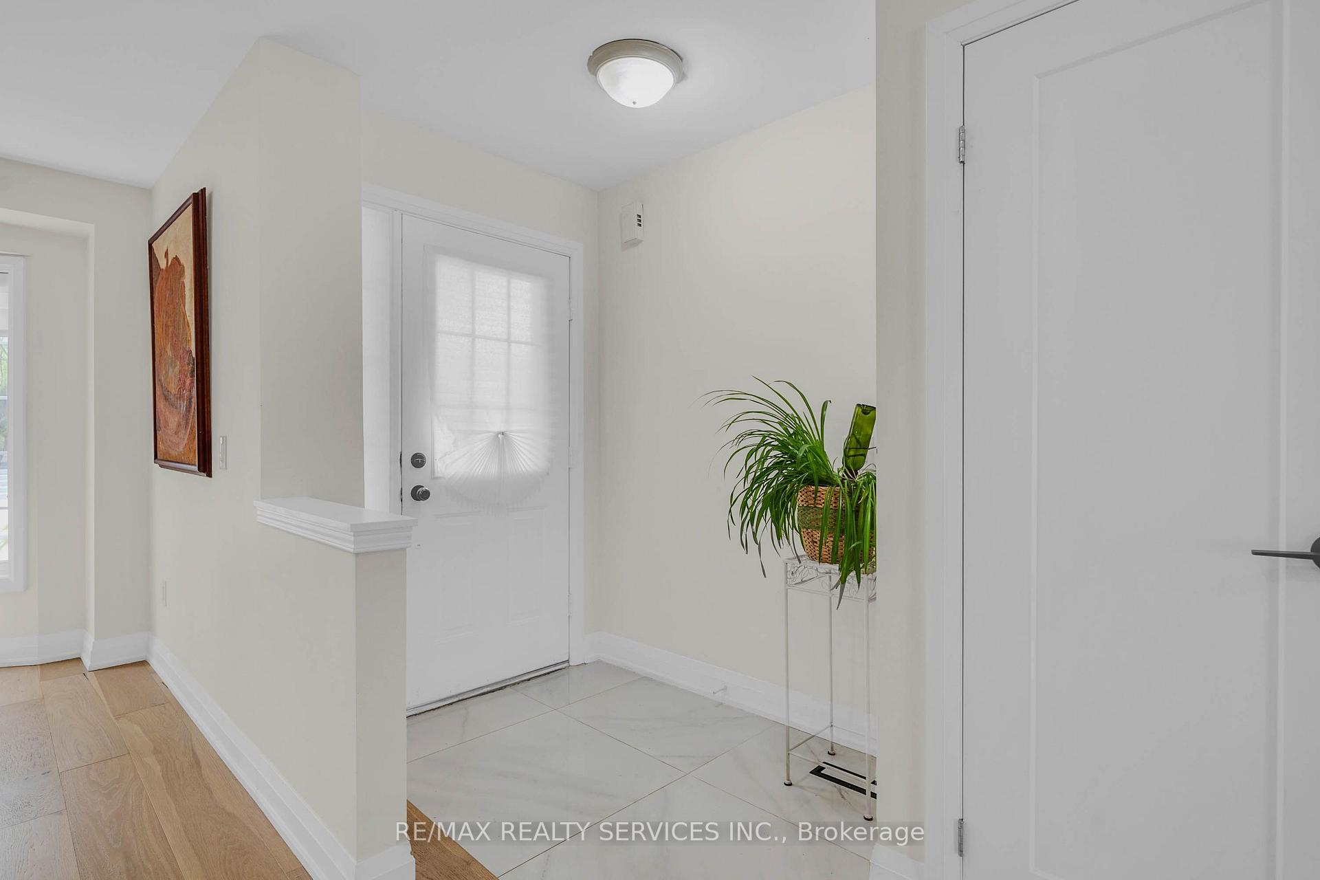 Photo 8 of 128 Seaside Circle, Brampton, Sandringham-Wellington — HOMEH