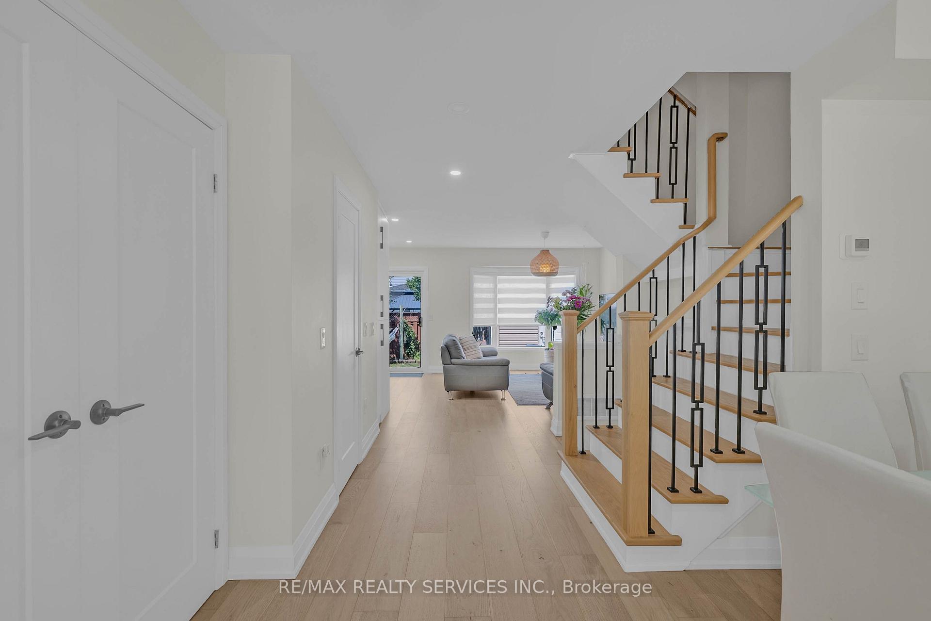 Photo 4 of 128 Seaside Circle, Brampton, Sandringham-Wellington — HOMEH