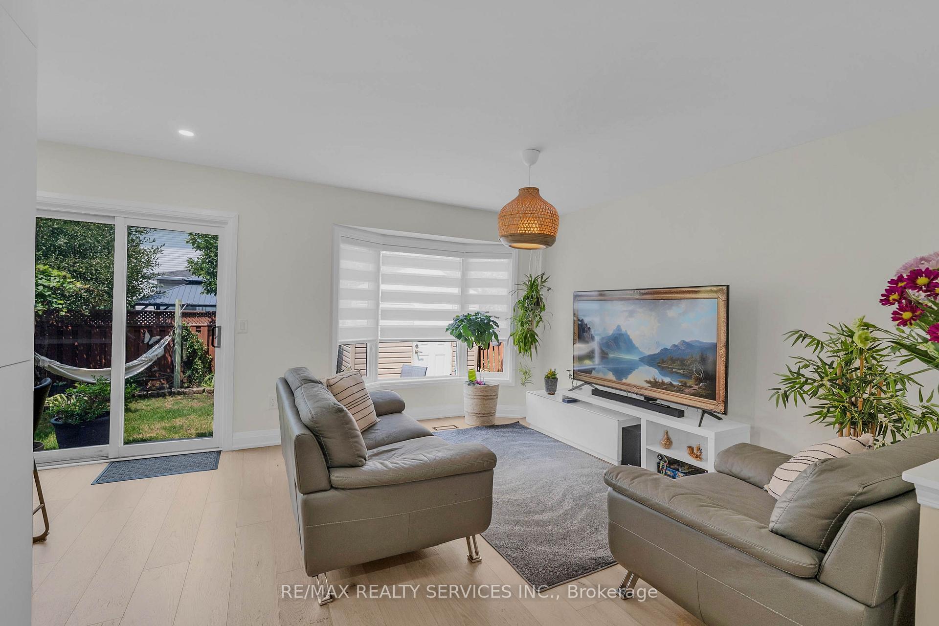 Photo 14 of 128 Seaside Circle, Brampton, Sandringham-Wellington — HOMEH
