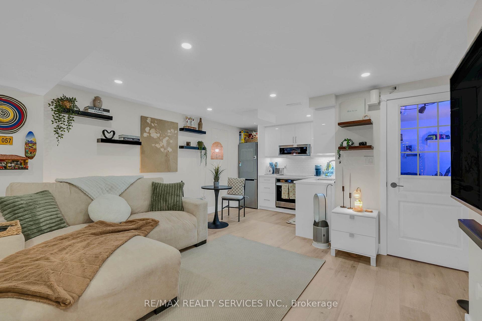 Photo 36 of 128 Seaside Circle, Brampton, Sandringham-Wellington — HOMEH