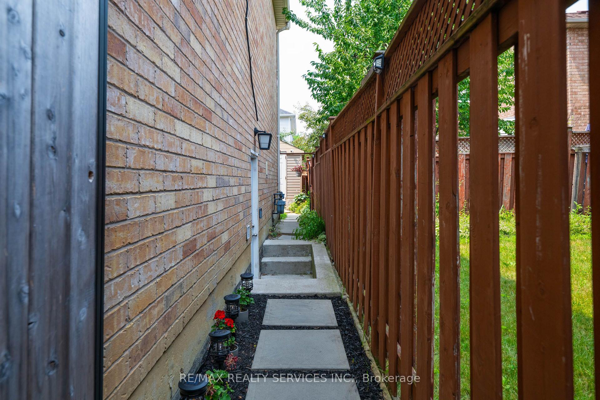 Photo 46 of 128 Seaside Circle, Brampton, Sandringham-Wellington — HOMEH