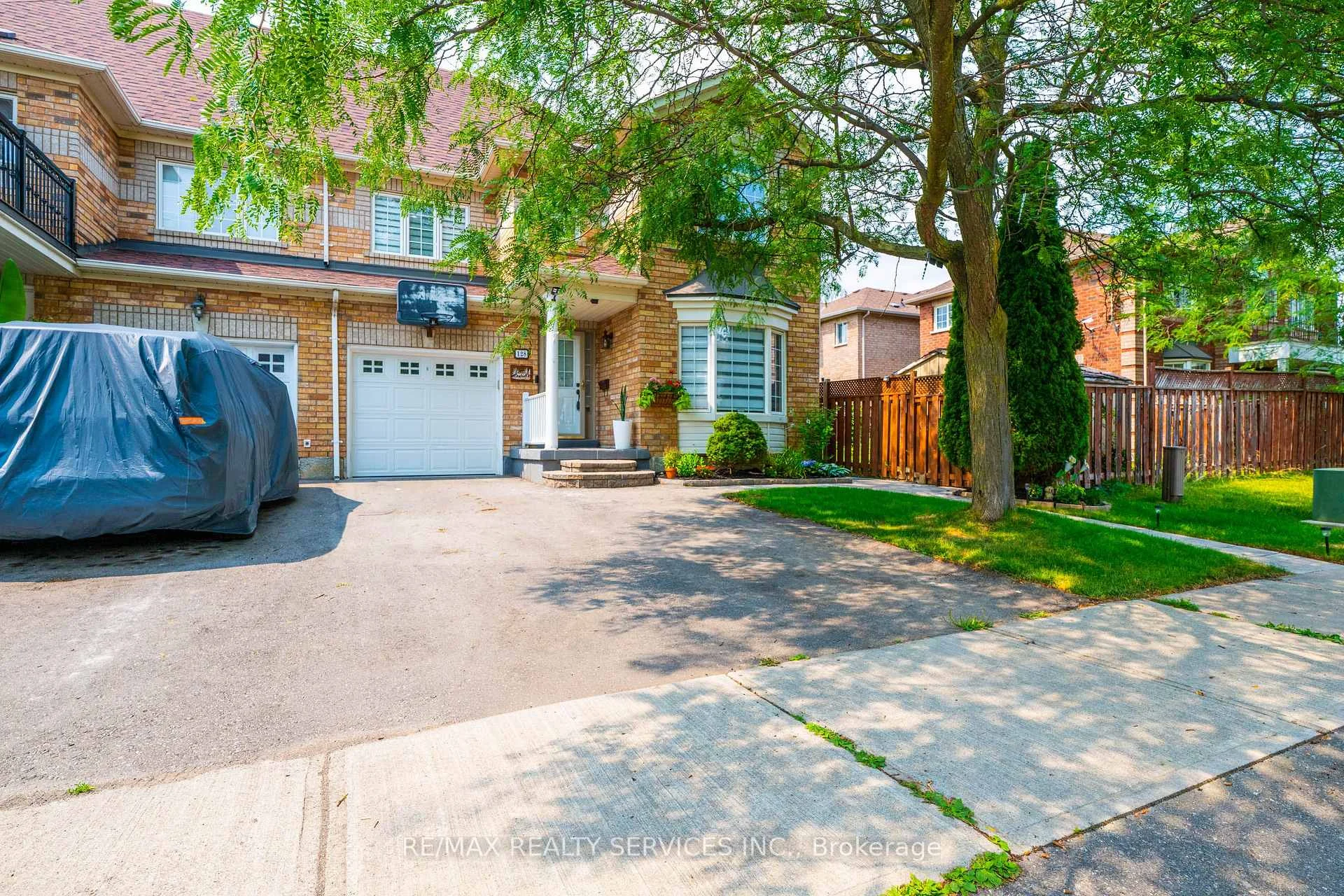 Photo 5 of 128 Seaside Circle, Brampton, Sandringham-Wellington — HOMEH