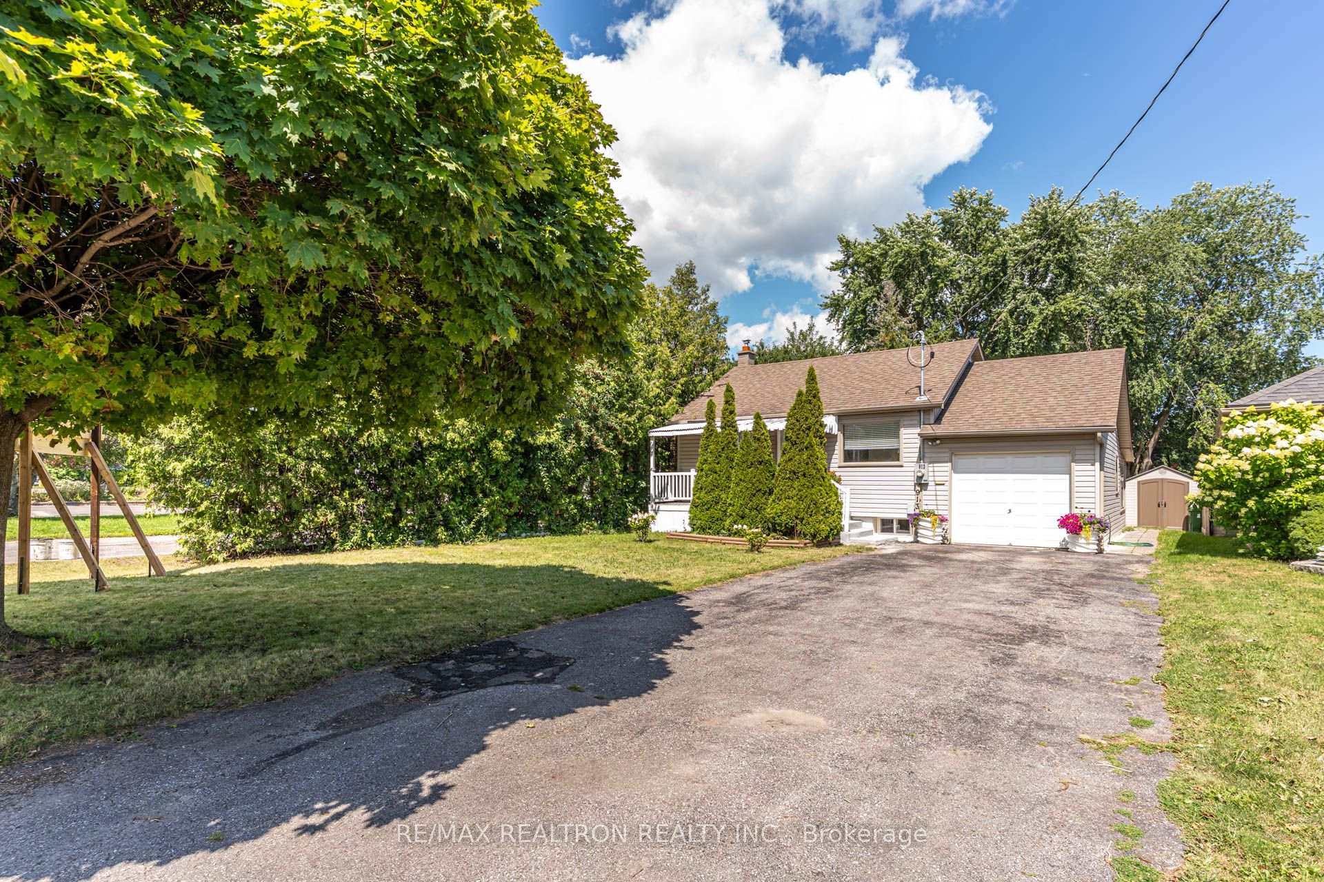 Photo 3 of 913 Pickering Beach Road, Ajax, South West — HOMEH