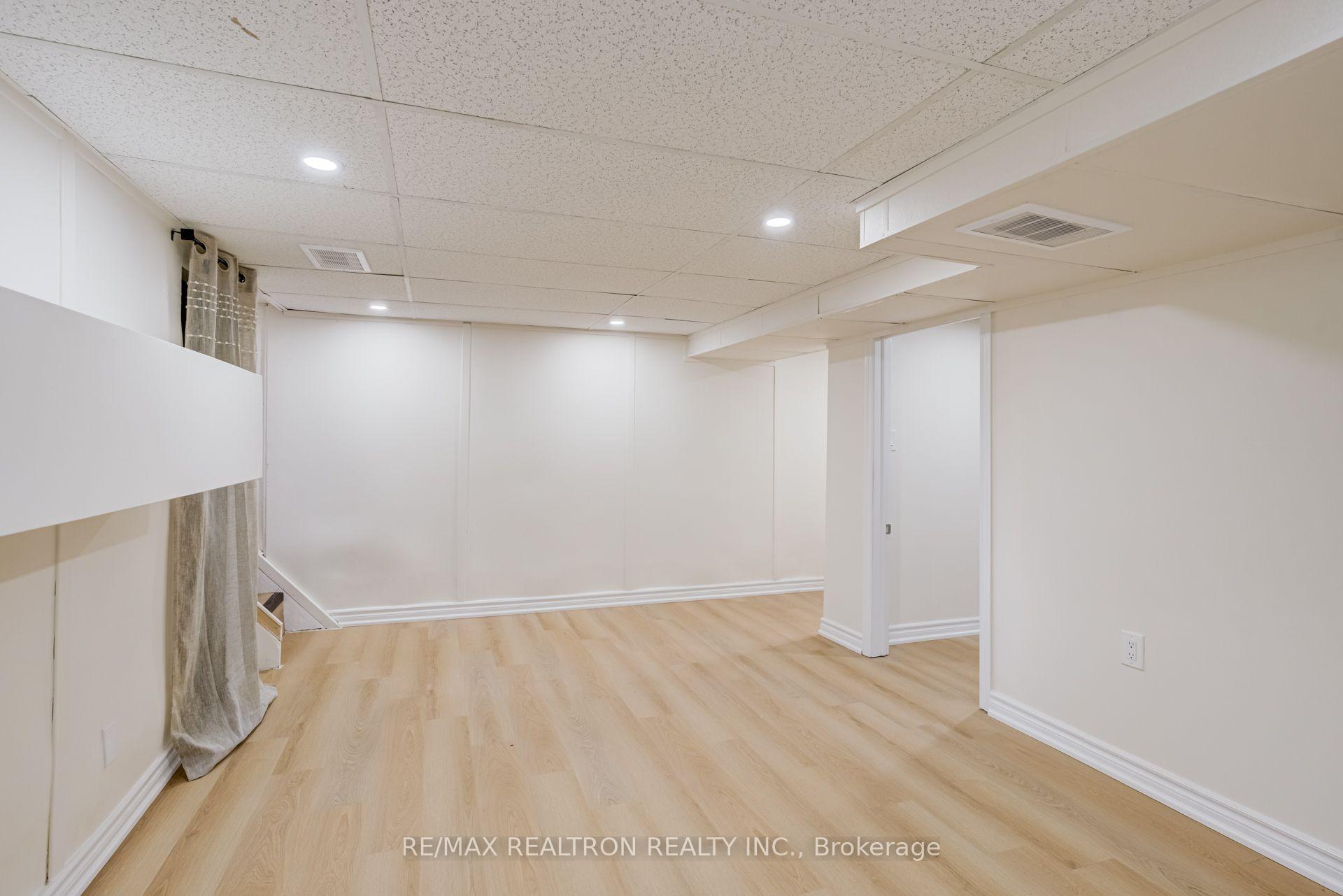Photo 37 of 913 Pickering Beach Road, Ajax, South West — HOMEH