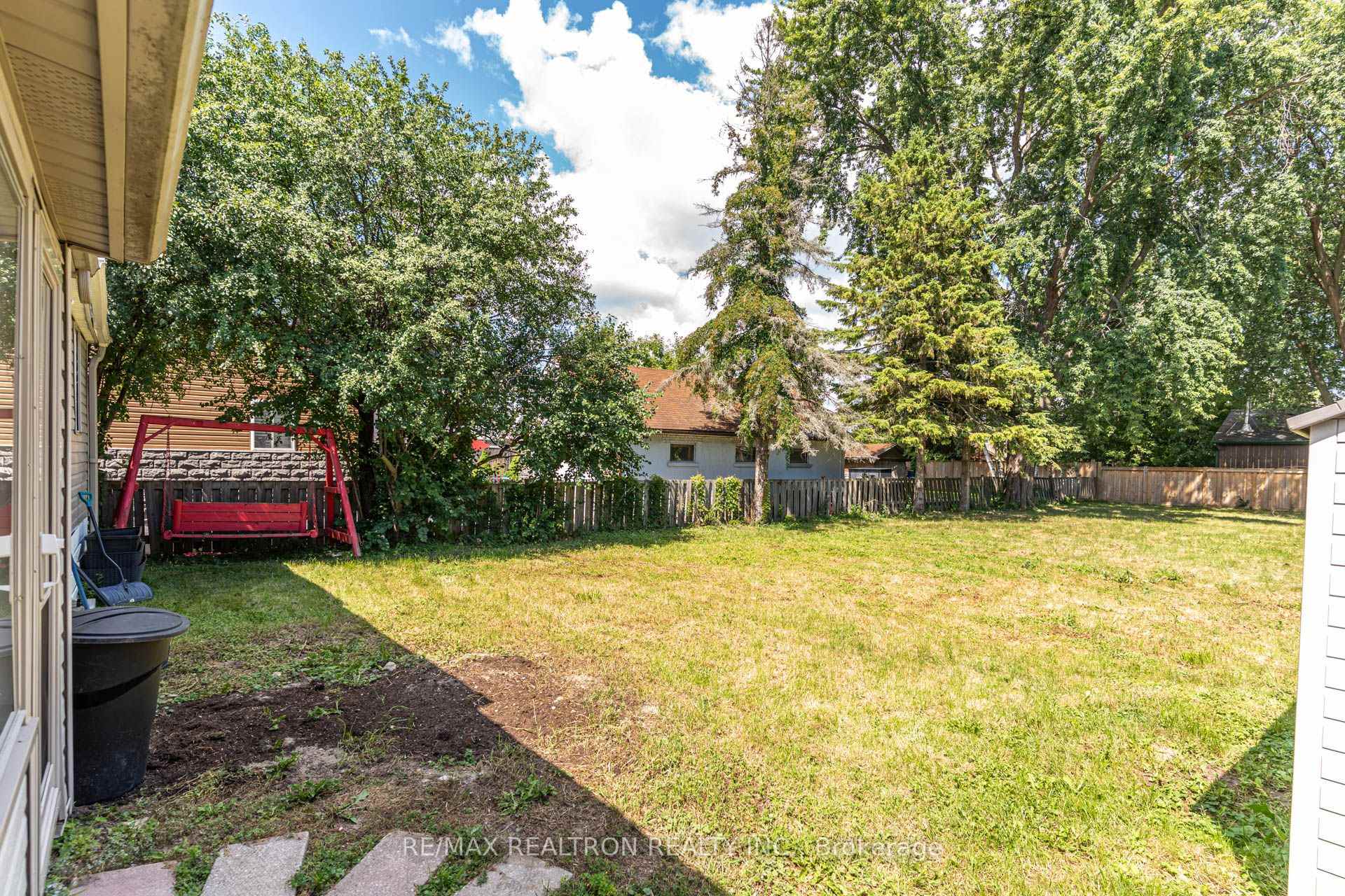 Photo 43 of 913 Pickering Beach Road, Ajax, South West — HOMEH