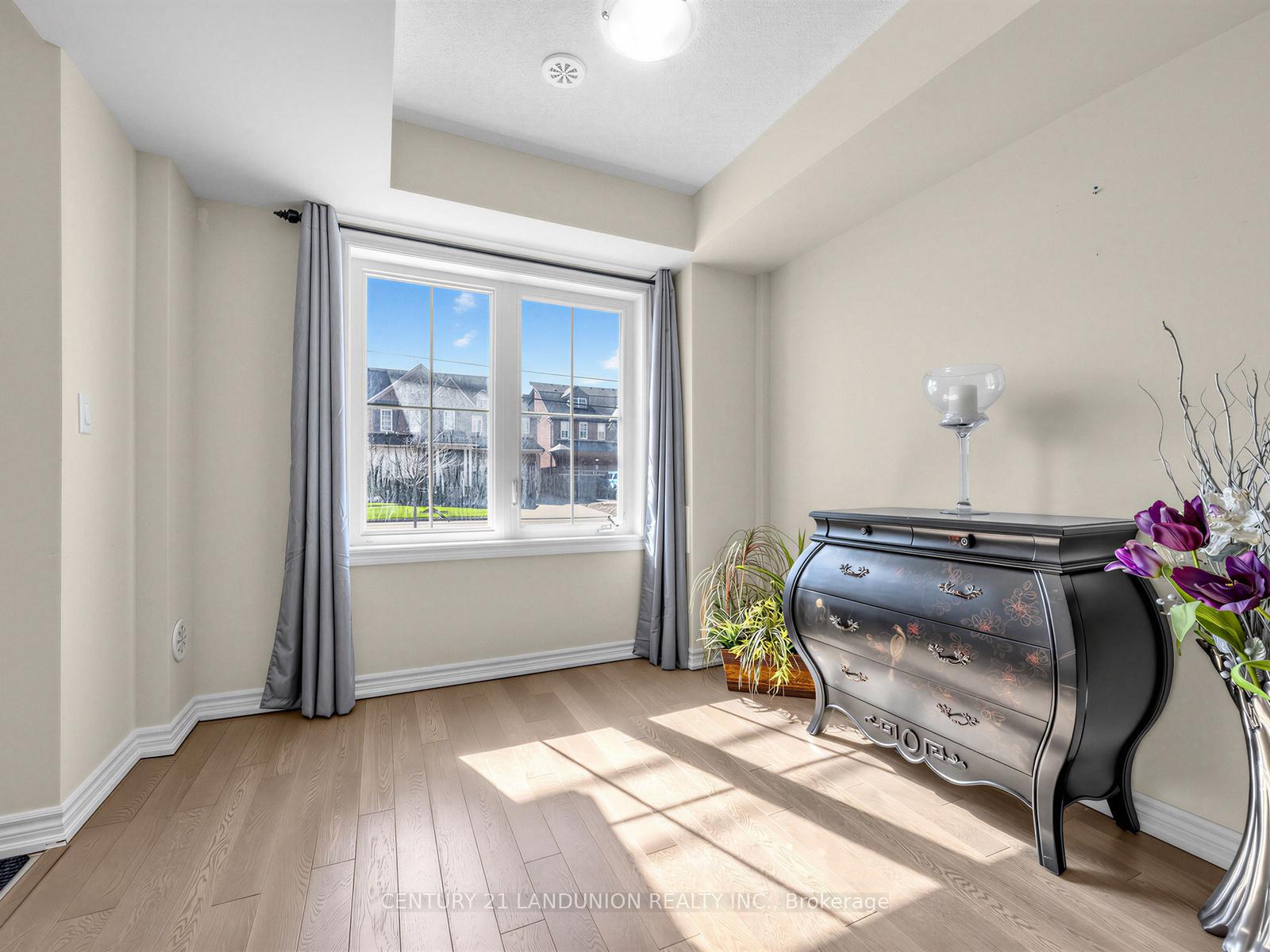Photo 3 of 10941 Victoria Square Boulevard, Markham, Victoria Square — HOMEH