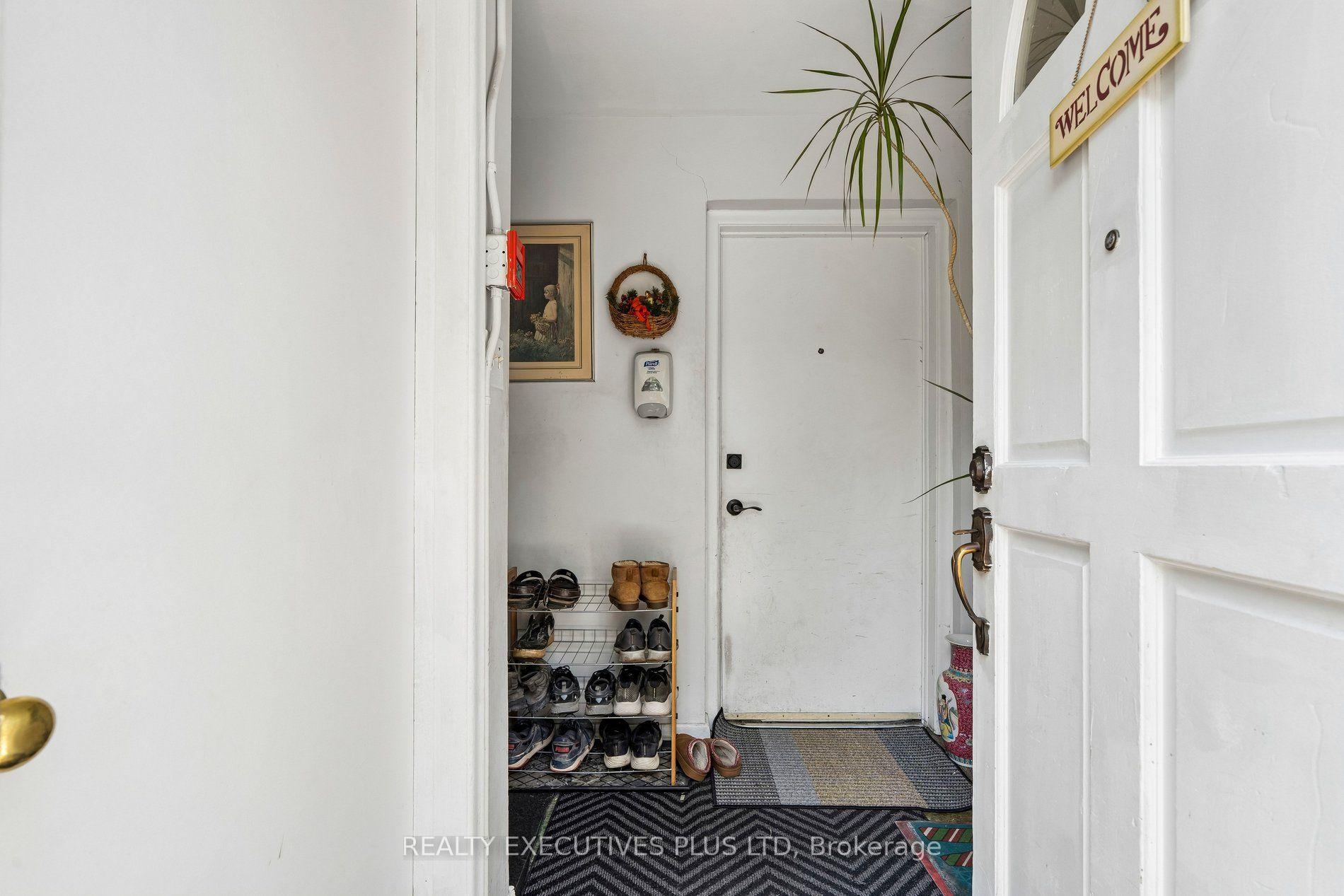 Photo 5 of 74 Calstock Drive, Etobicoke, Thistletown-Beaumonde Heights — HOMEH