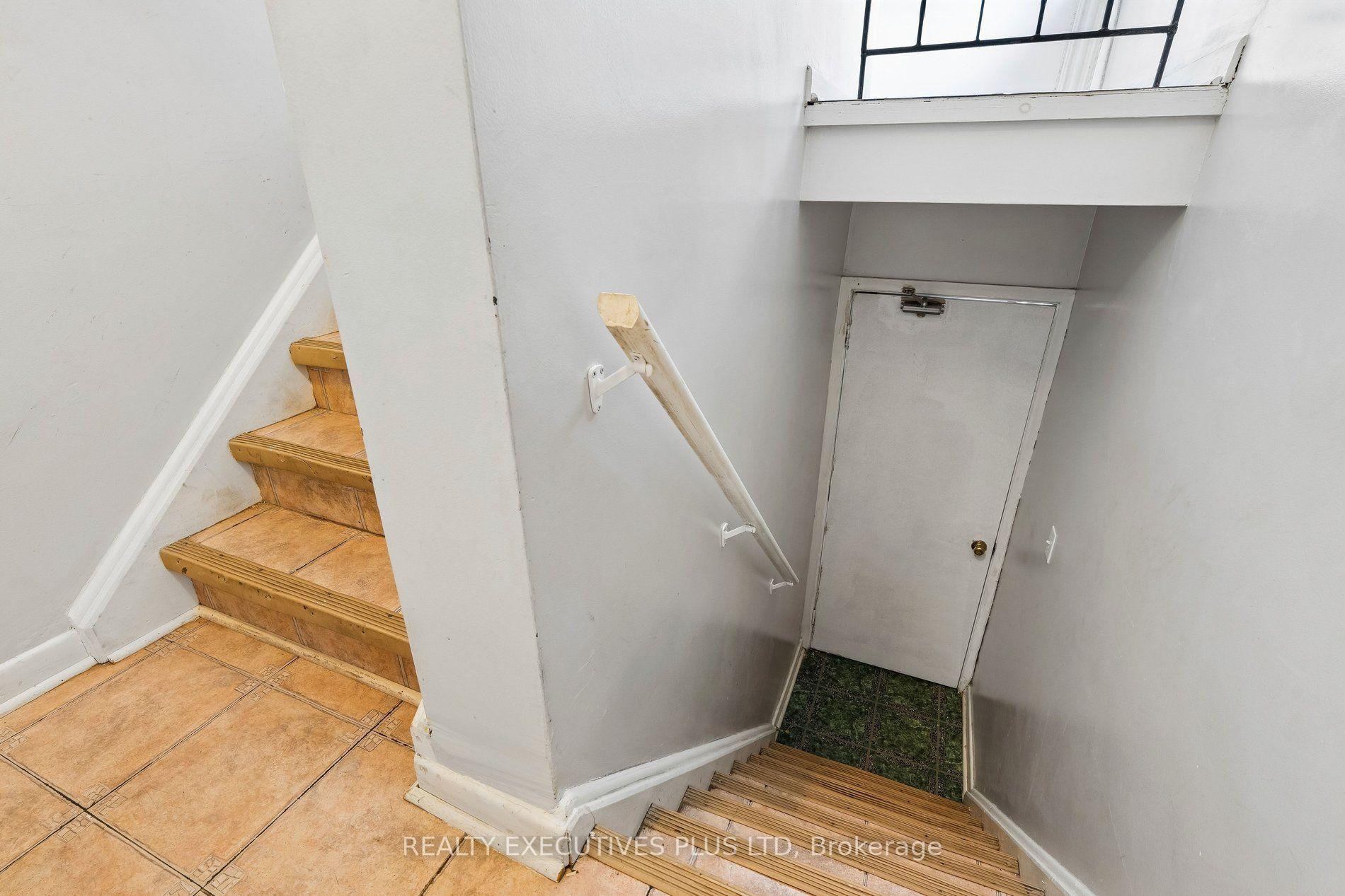 Photo 4 of 74 Calstock Drive, Etobicoke, Thistletown-Beaumonde Heights — HOMEH