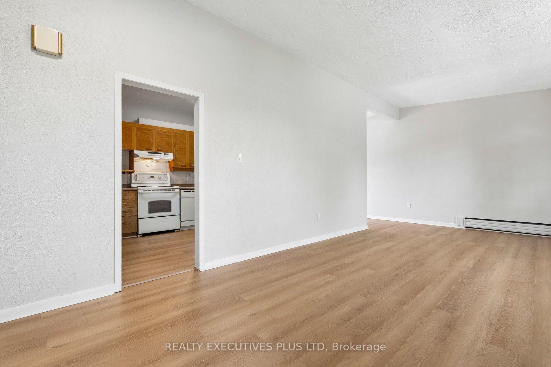 Photo 7 of 74 Calstock Drive, Etobicoke, Thistletown-Beaumonde Heights — HOMEH