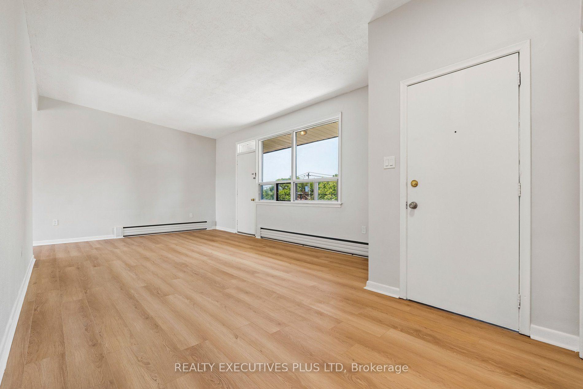 Photo 10 of 74 Calstock Drive, Etobicoke, Thistletown-Beaumonde Heights — HOMEH