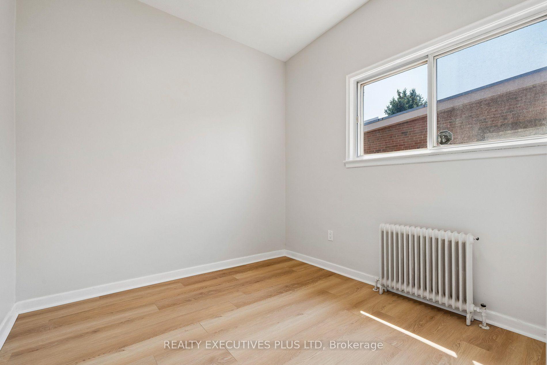 Photo 40 of 74 Calstock Drive, Etobicoke, Thistletown-Beaumonde Heights — HOMEH