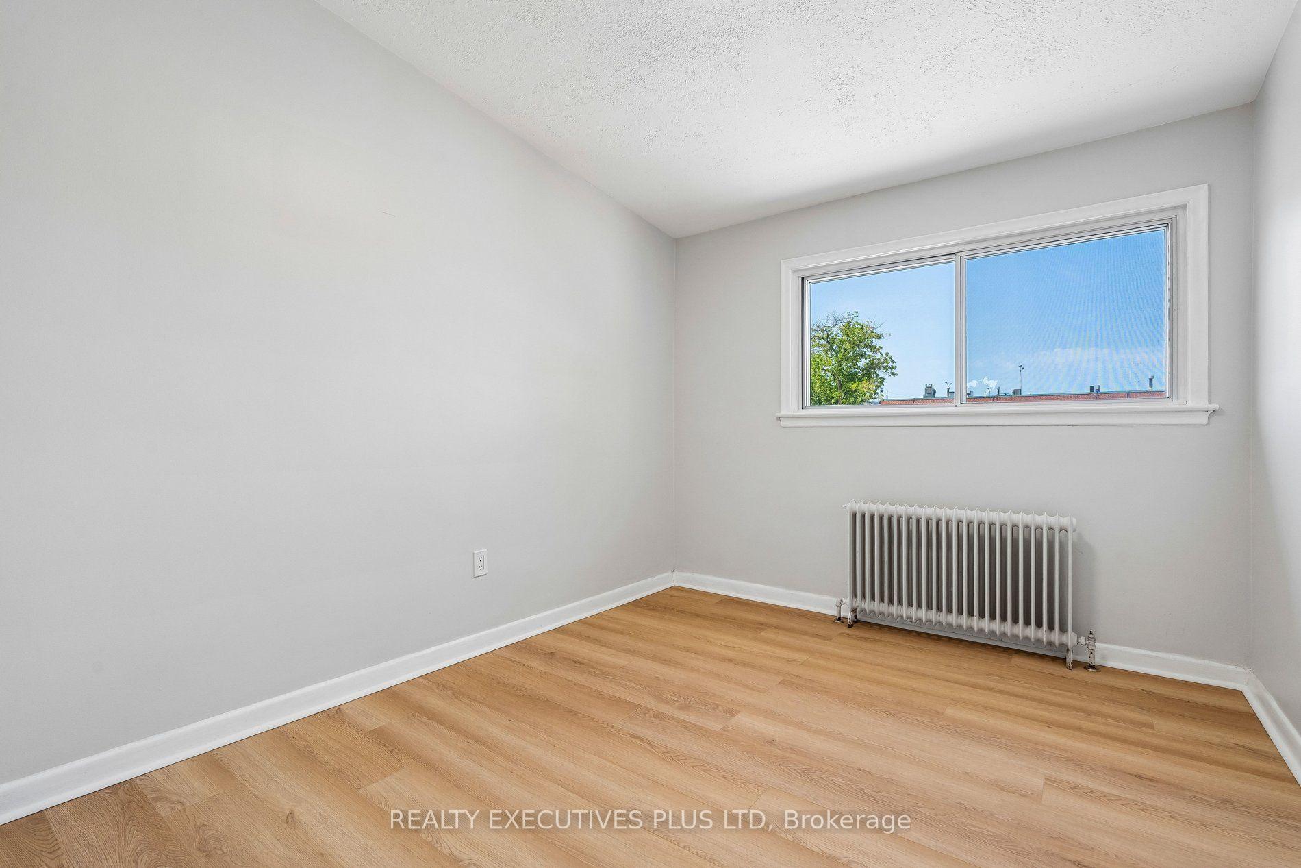 Photo 37 of 74 Calstock Drive, Etobicoke, Thistletown-Beaumonde Heights — HOMEH