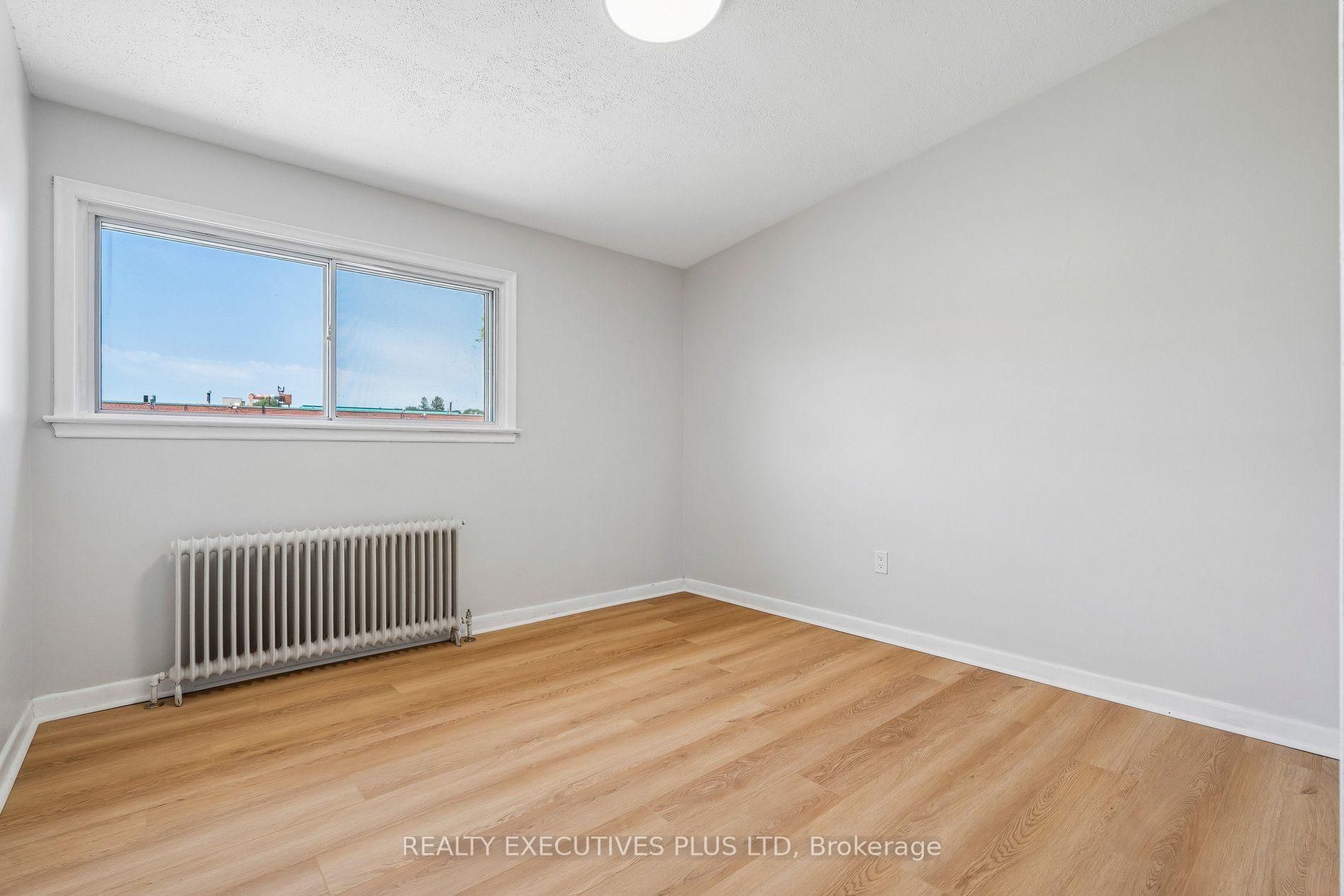 Photo 35 of 74 Calstock Drive, Etobicoke, Thistletown-Beaumonde Heights — HOMEH