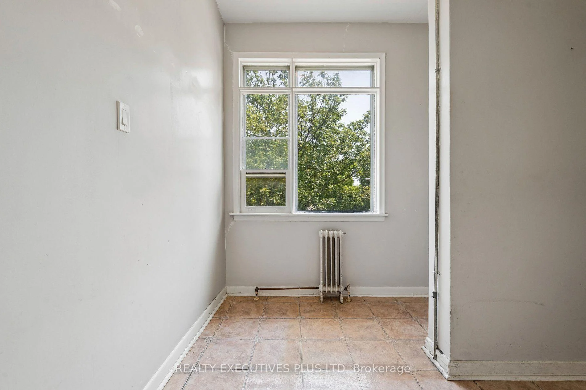 Photo 9 of 74 Calstock Drive, Etobicoke, Thistletown-Beaumonde Heights — HOMEH