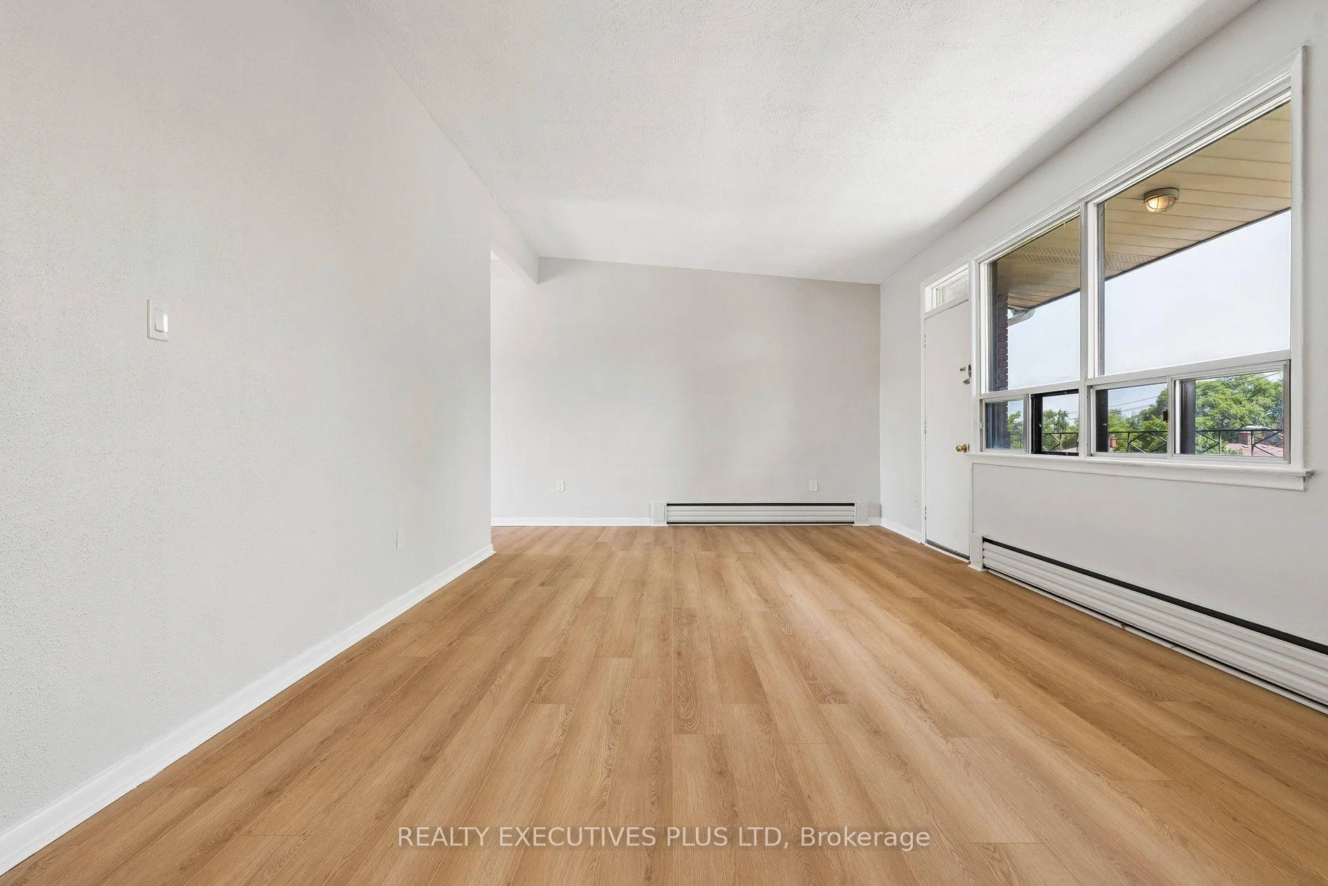 Photo 15 of 74 Calstock Drive, Etobicoke, Thistletown-Beaumonde Heights — HOMEH