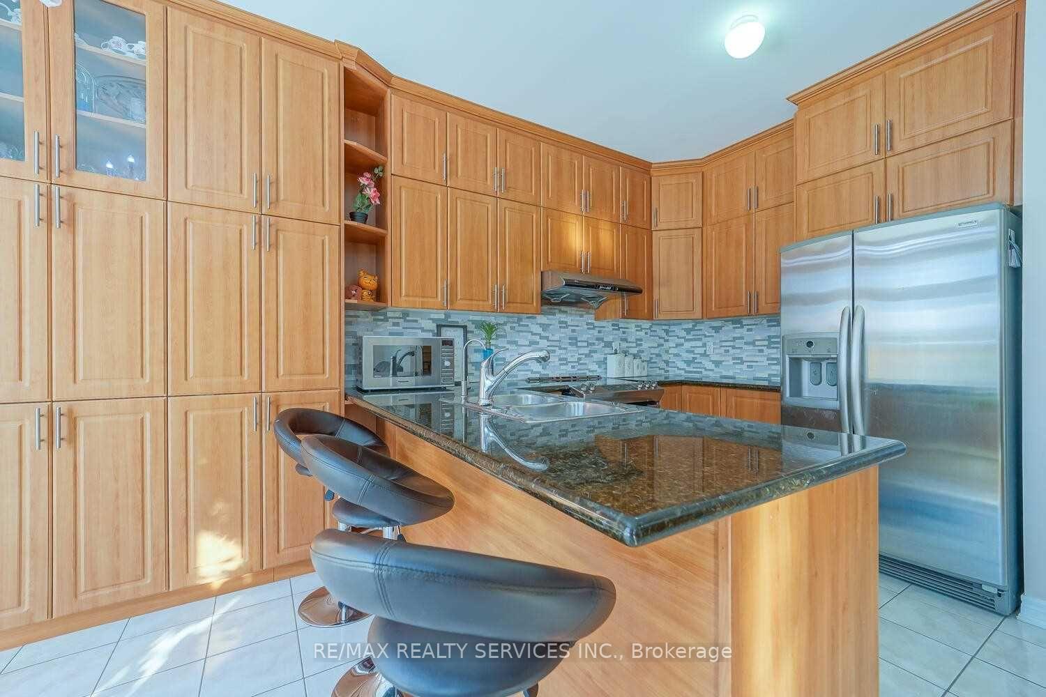 Photo 7 of 424 Sunny Meadow Boulevard, Brampton, Sandringham-Wellington — HOMEH