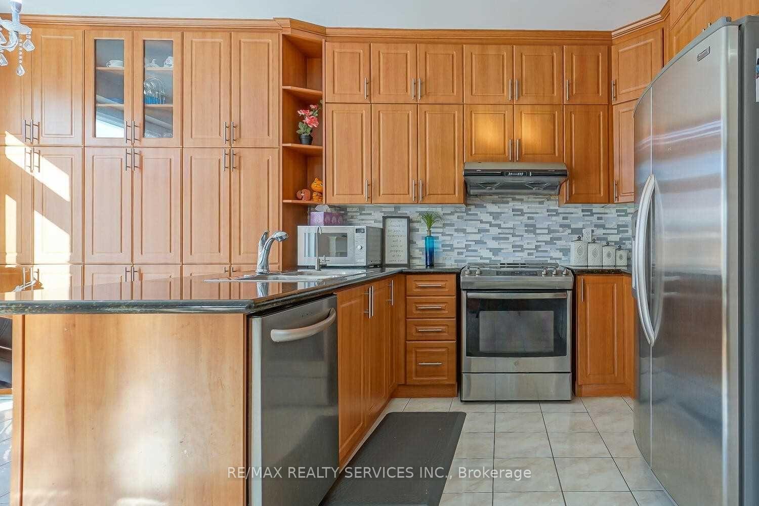 Photo 9 of 424 Sunny Meadow Boulevard, Brampton, Sandringham-Wellington — HOMEH