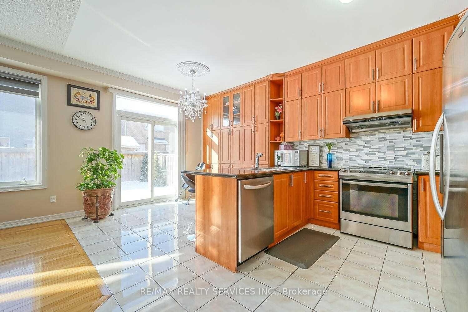 Photo 11 of 424 Sunny Meadow Boulevard, Brampton, Sandringham-Wellington — HOMEH