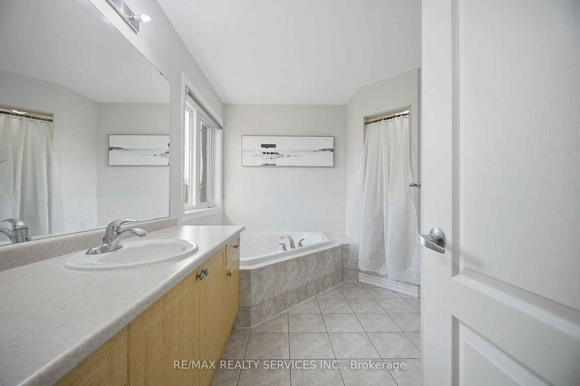 Photo 46 of 424 Sunny Meadow Boulevard, Brampton, Sandringham-Wellington — HOMEH