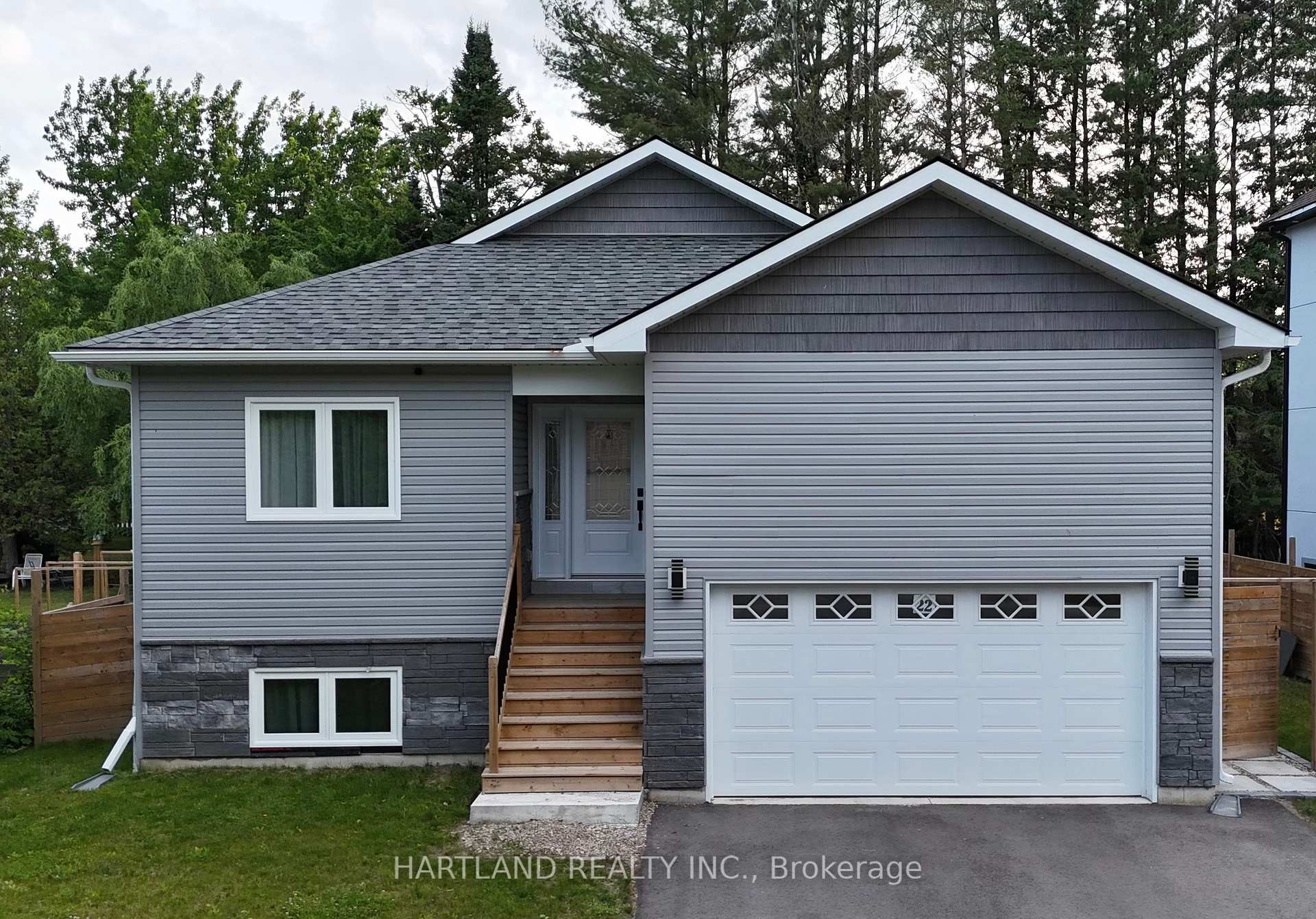 Photo 1 of 22 Berkely Street, Wasaga Beach — HOMEH